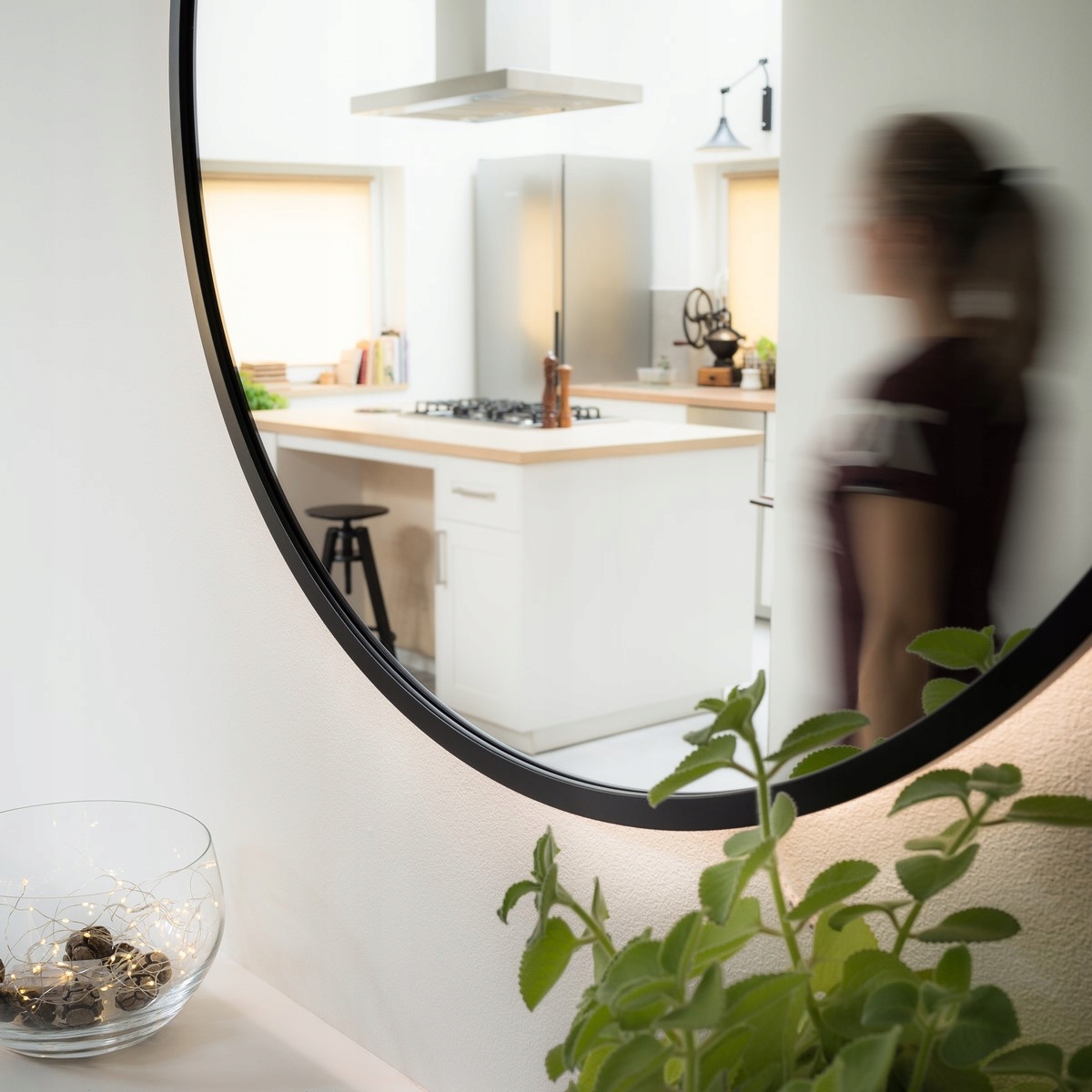 DUŻE LUSTRO OKRĄGŁE W CZARNEJ RAMIE 100 cm, LED Marka TARAMA