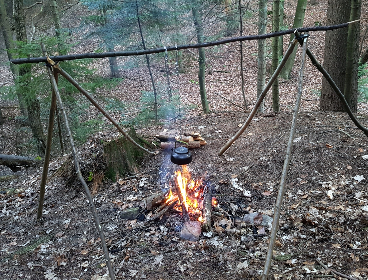 TRÓJNÓG NA OGNISKO KOCIOŁEK GRILL BUSHCRAFT INOX Waga 0.14 kg