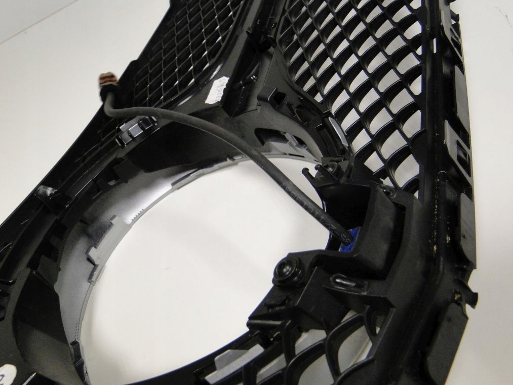 MERCEDES E KLASA 207 GRILL AMG ATRAPA KAMERA W207 Typ samochodu Samochody osobowe