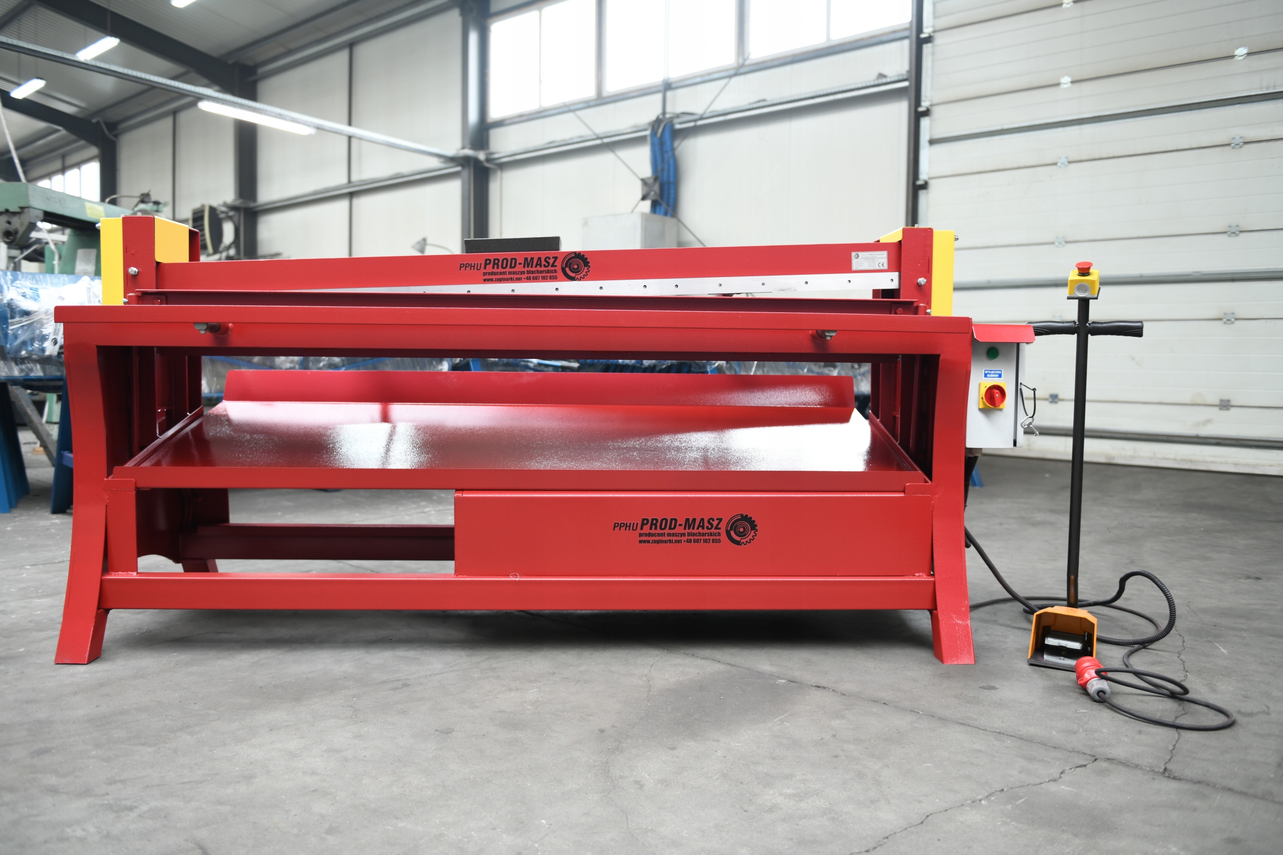 Gilotyna hydrauliczna 2050 mm 1.2 mm