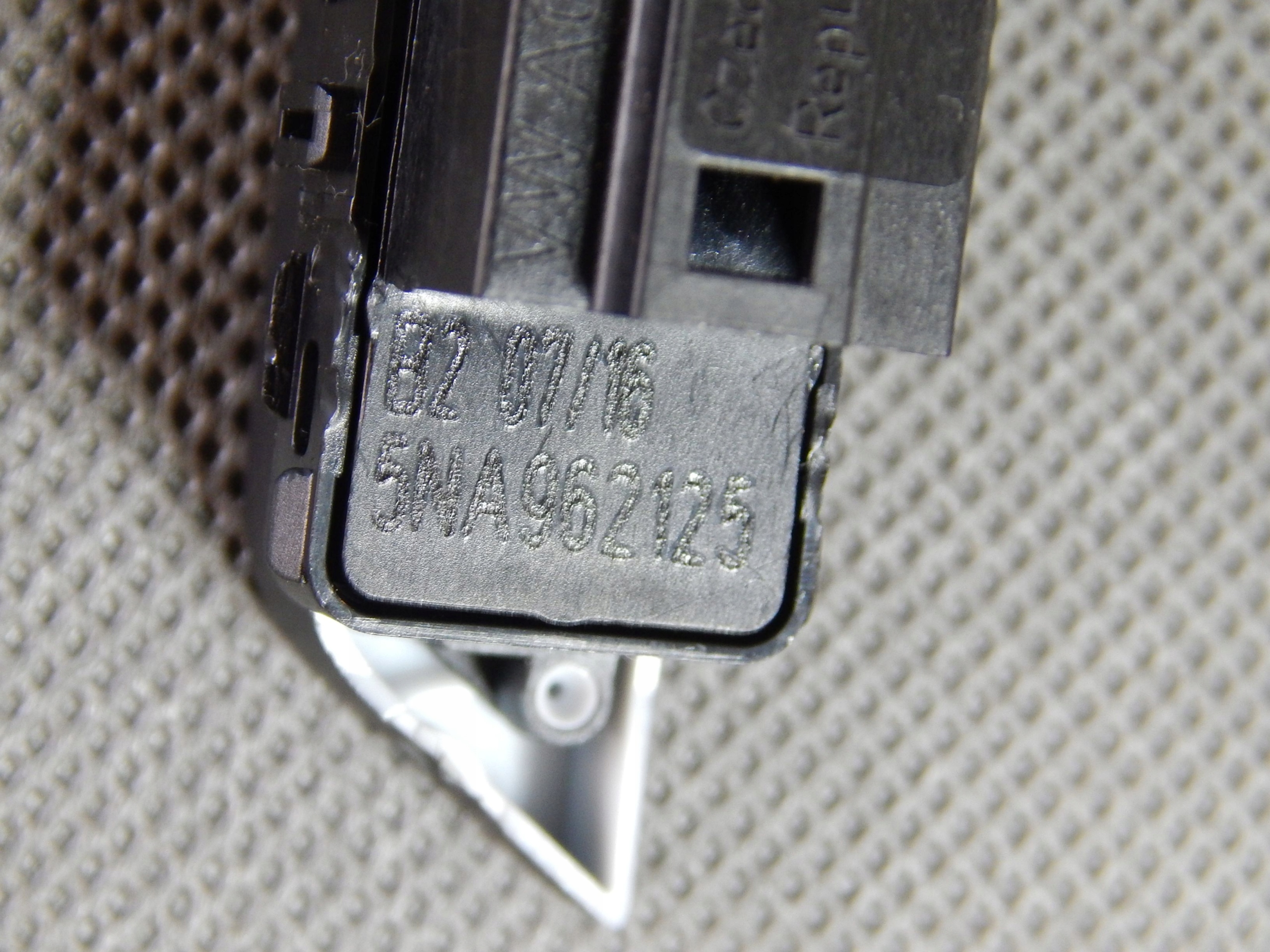 VW TIGUAN II button of a lock central 5NA962125