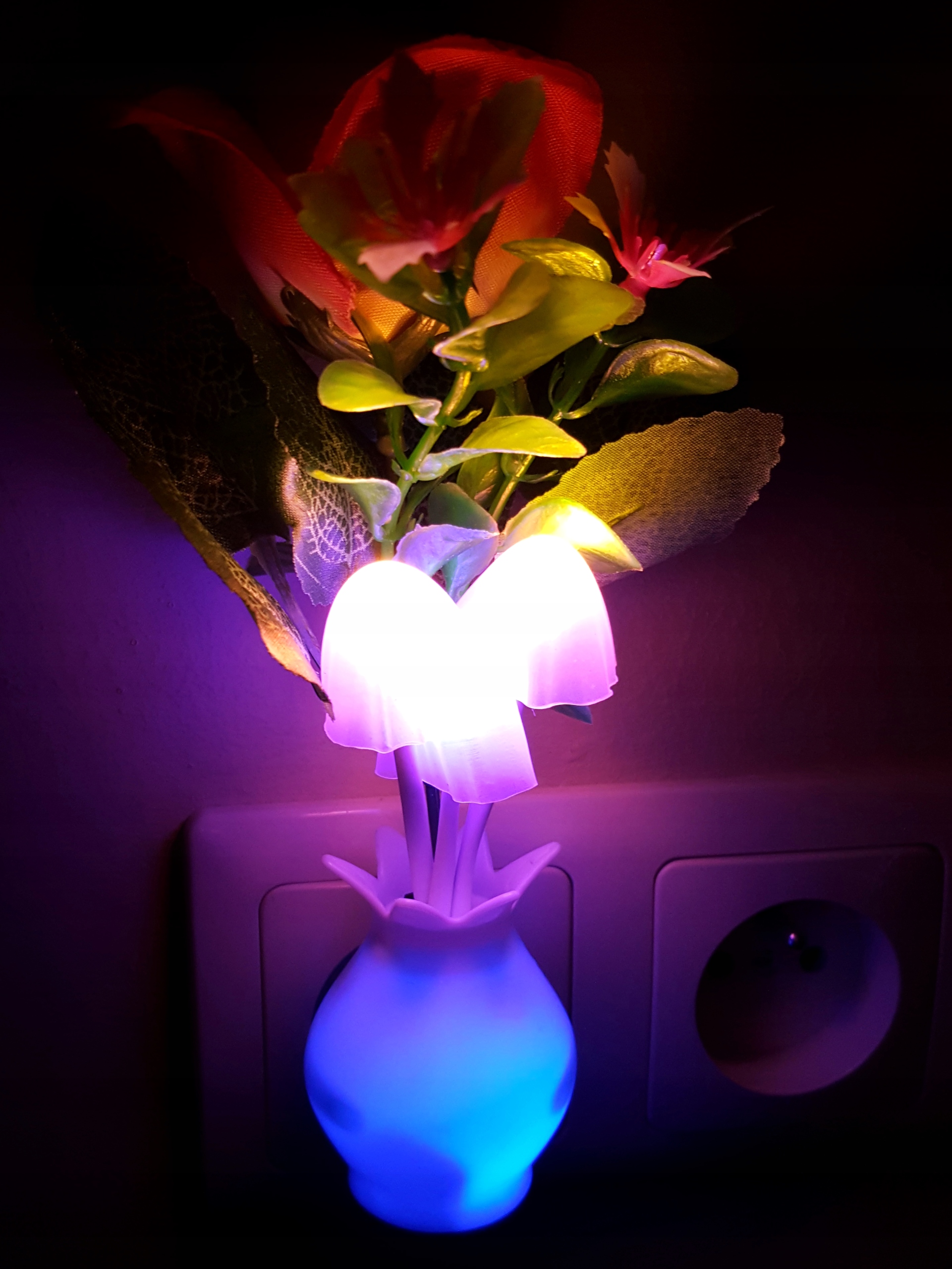 LAMPKA LED GRZYBKI CZERWONA RÓŻA czujnik zmierzchu Bohater brak