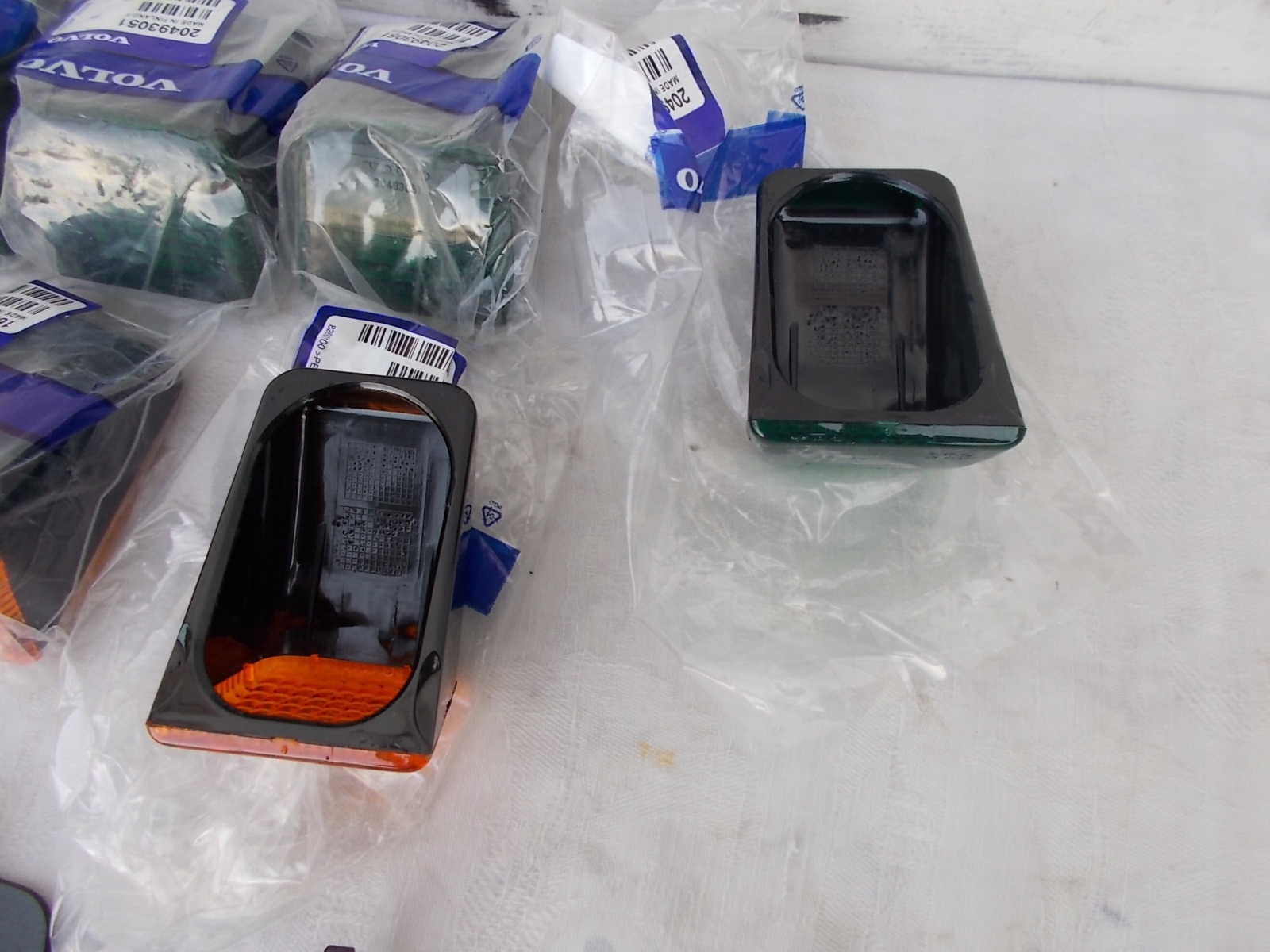 VOLVO FM FH FH13 LAMPA OBRYSOWA ZIELONA KLOSZ Producent części Volvo OE