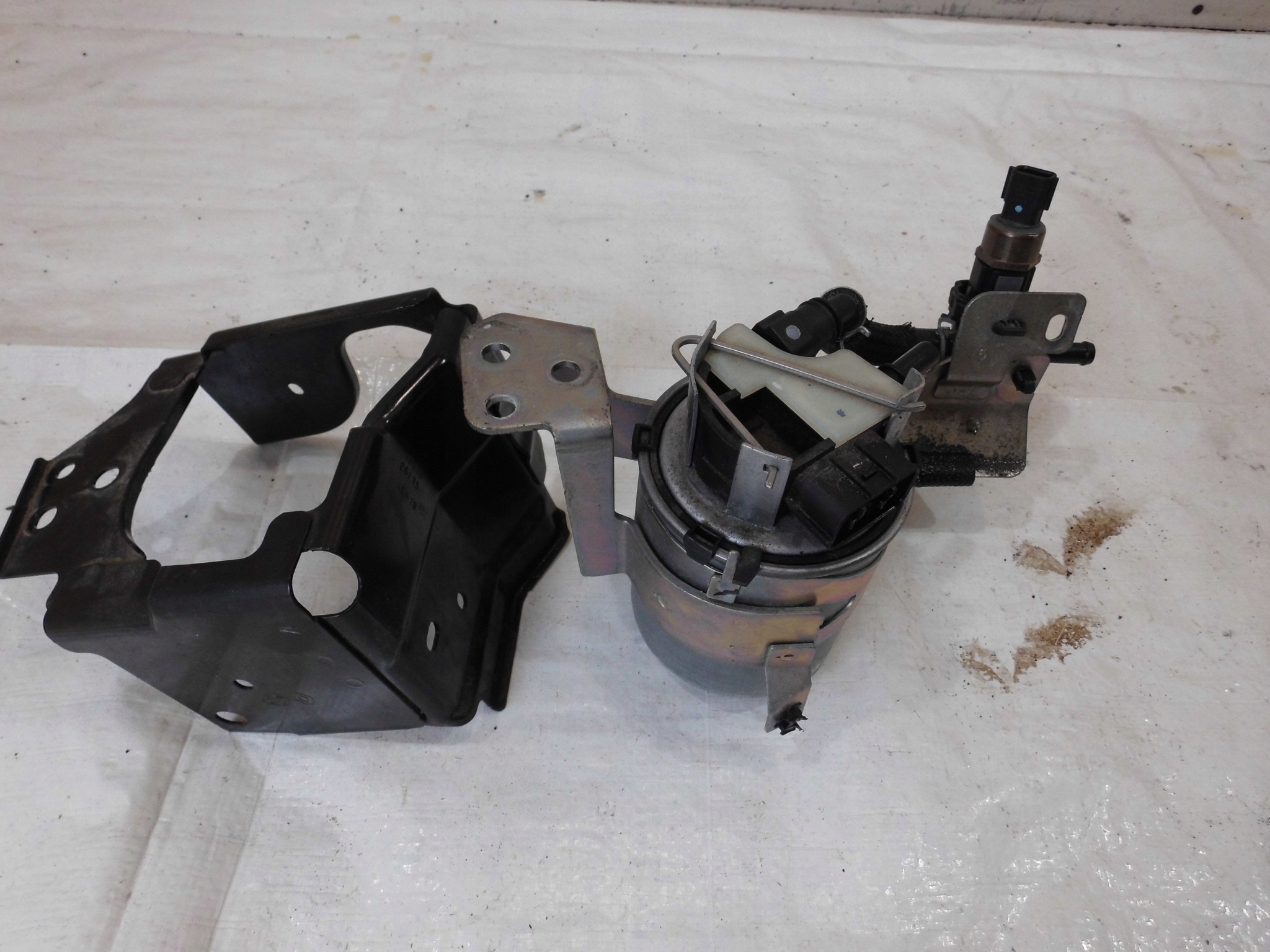 KADJAR 1.5 DCI OBUDOWA FILTR PALIWA WSPORNIK