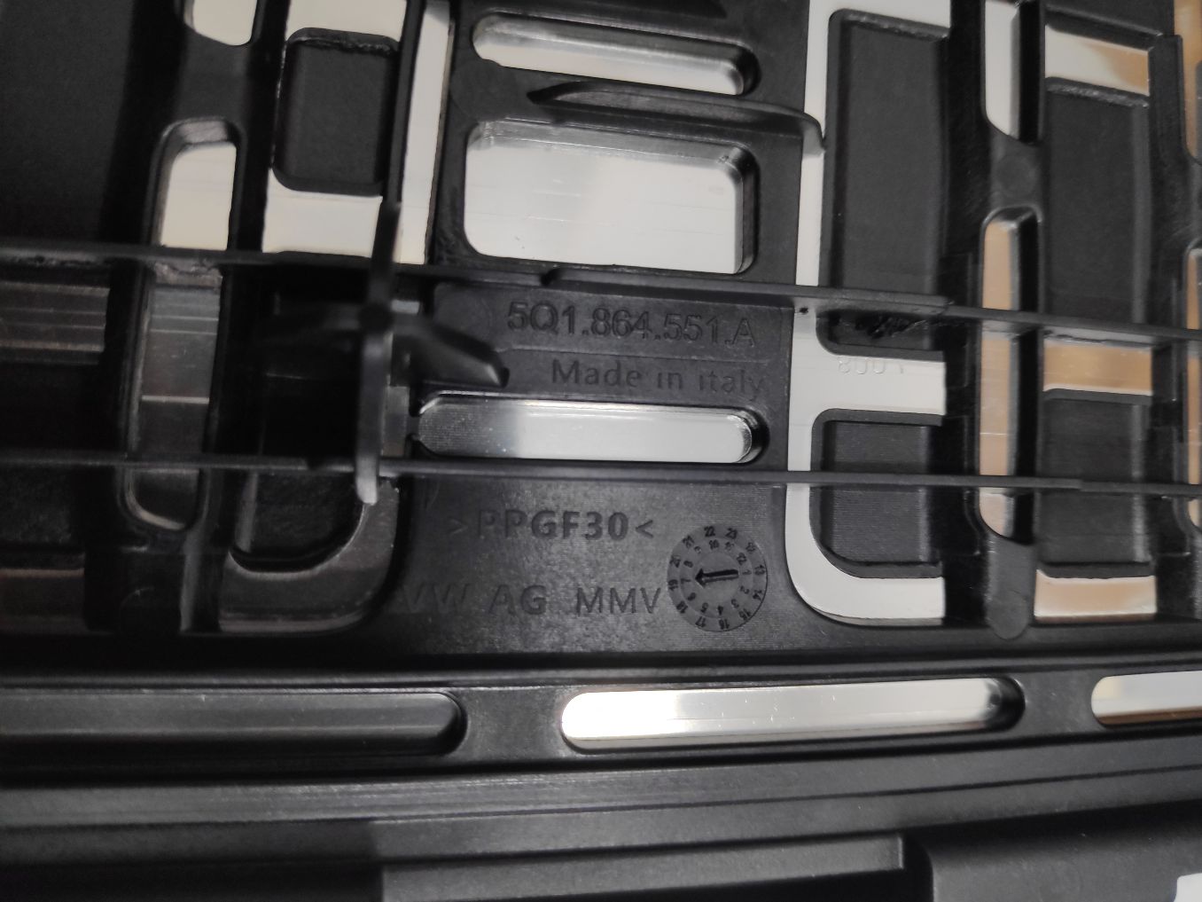 оригинал накладка vw PASSAT B8 5Q1864551A