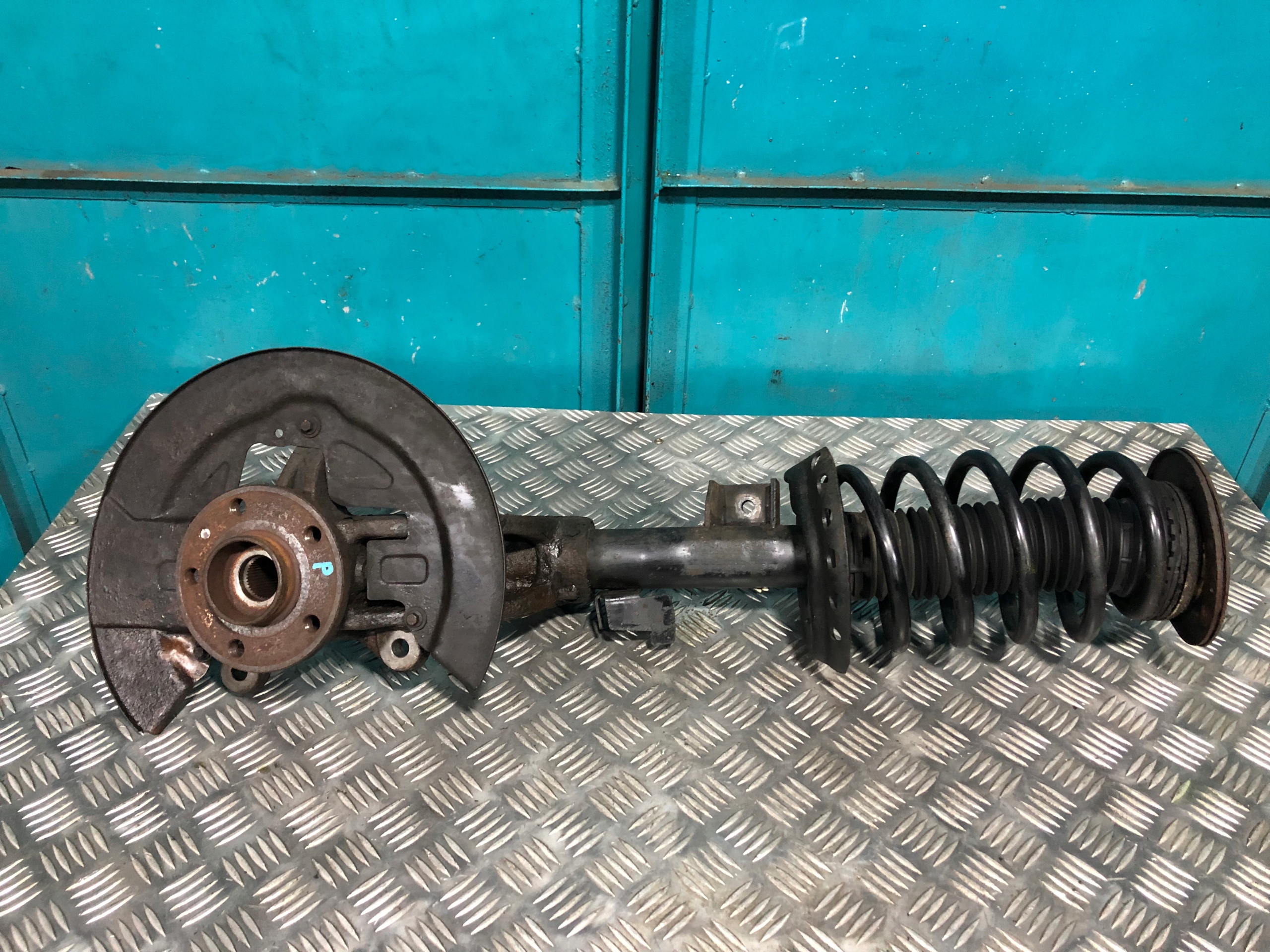 VOLVO XC60 MC PERSON AMORTYZATOR PRAWY PRZÓD