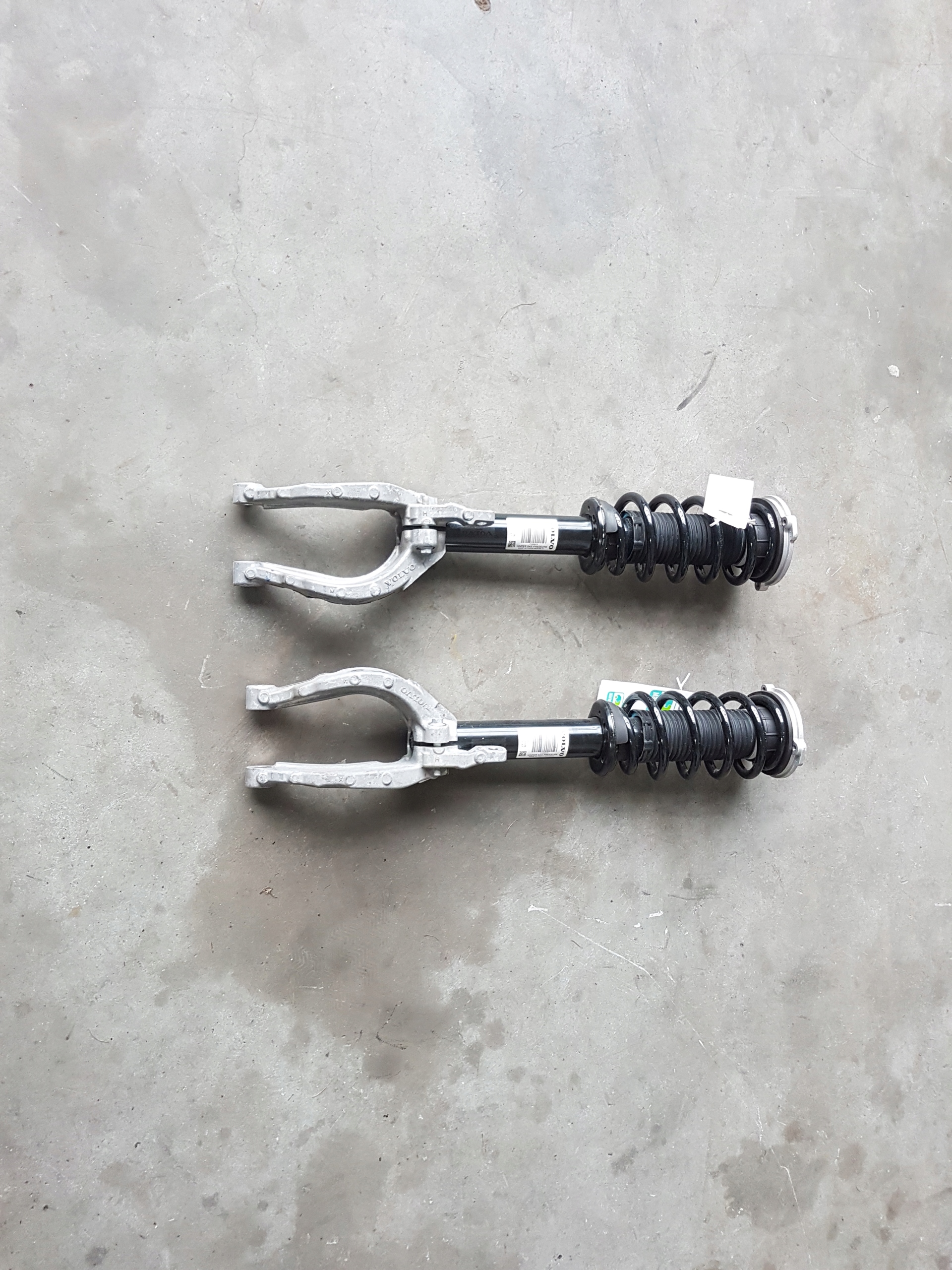 McPerson Amortyzator LH VOLVO V60 po 18r