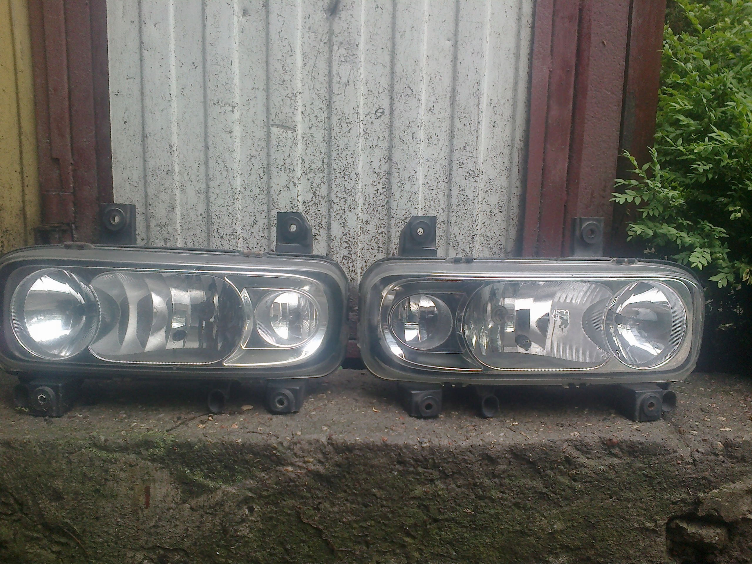 Фара до Мерседес атего