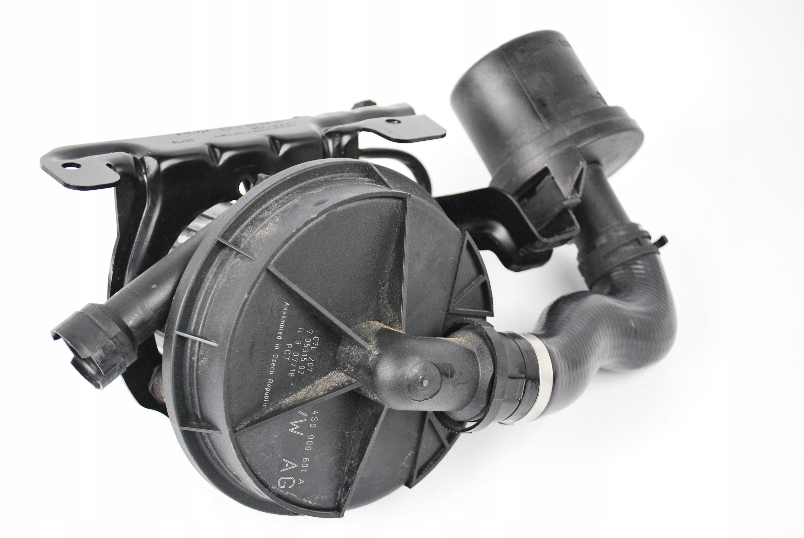 Вторичный воздушный насос Audi R8 5.2 FSI 4S0906601A