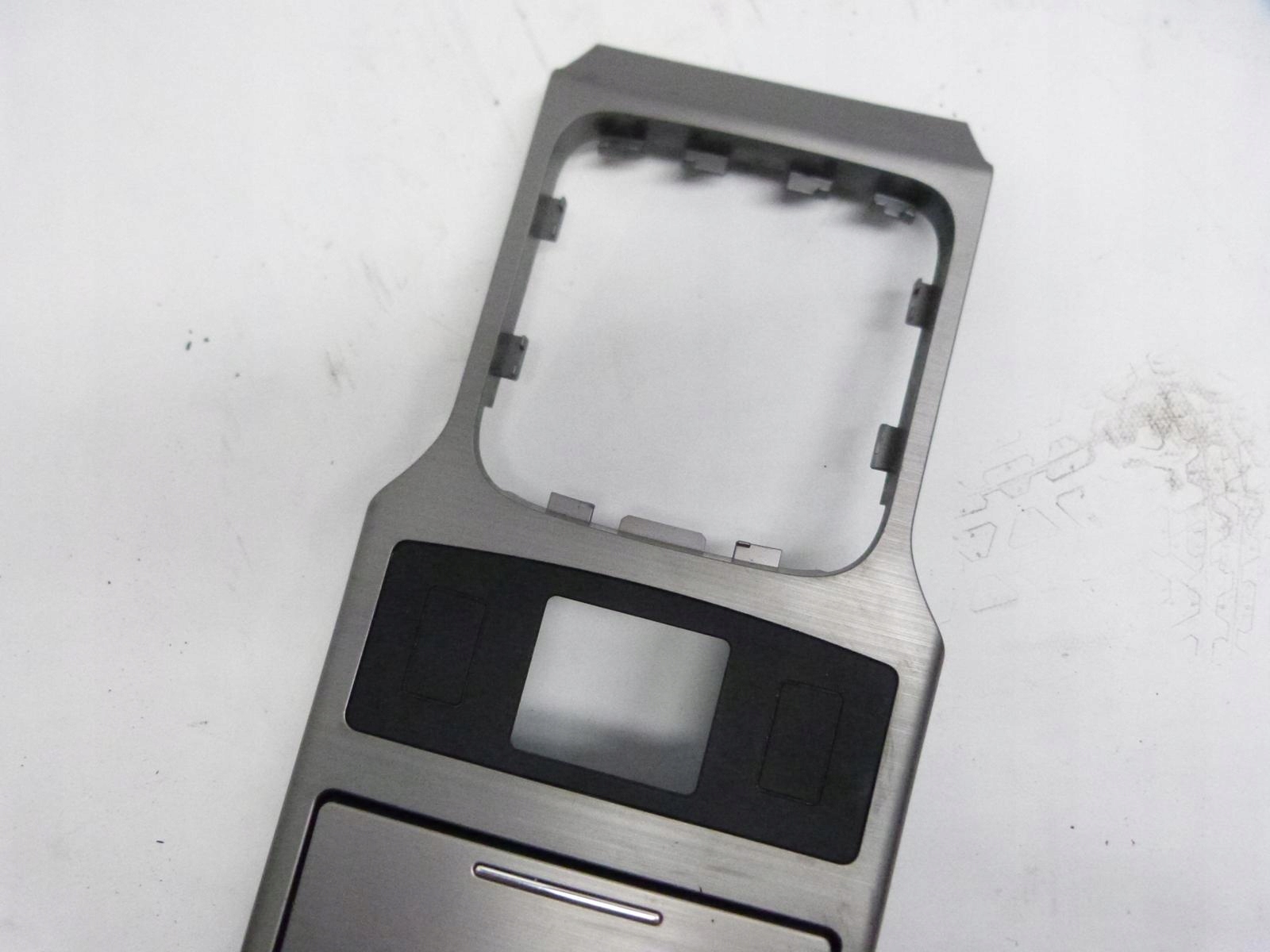 SUBARU LEGACY V 2.5TB GT TUNEL mitte Handschuhfach