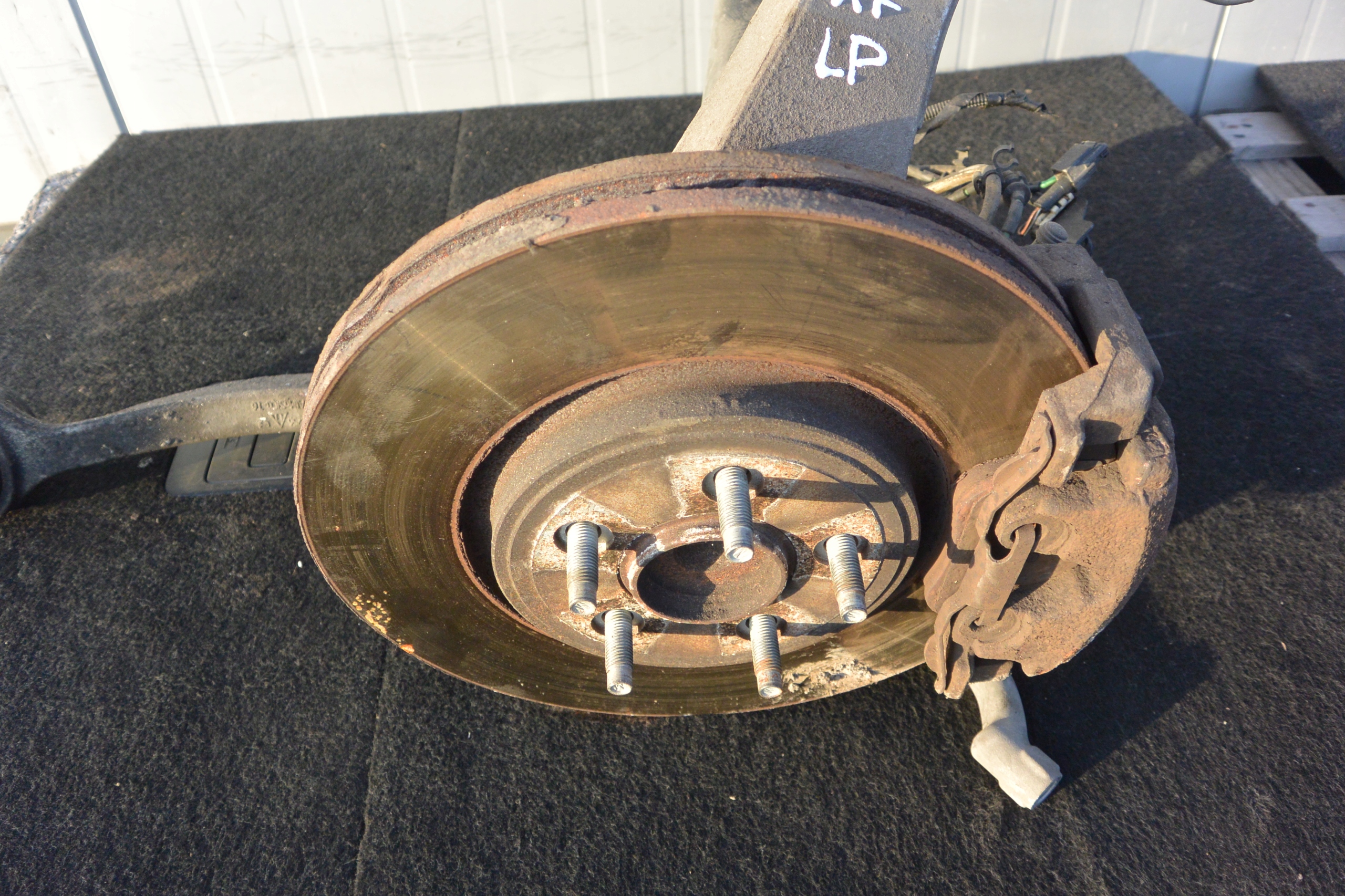 ZWROTNICA AMORTYZATOR L PRZÓD JAGUAR XF X250 LIFT Producent części Jaguar OE