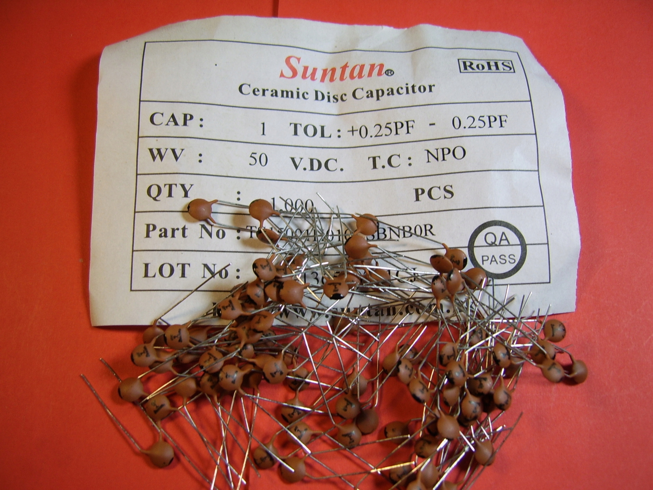 100x 1pF 50V +/-0.25pF NP0 kond. ceramiczny Tht