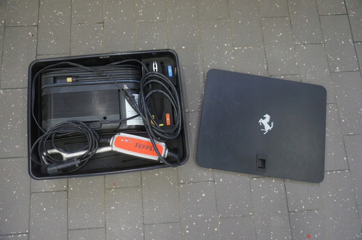 POMPKA KOMPRESOR DO KÓŁ ZESTAW FERRARI ładowarka