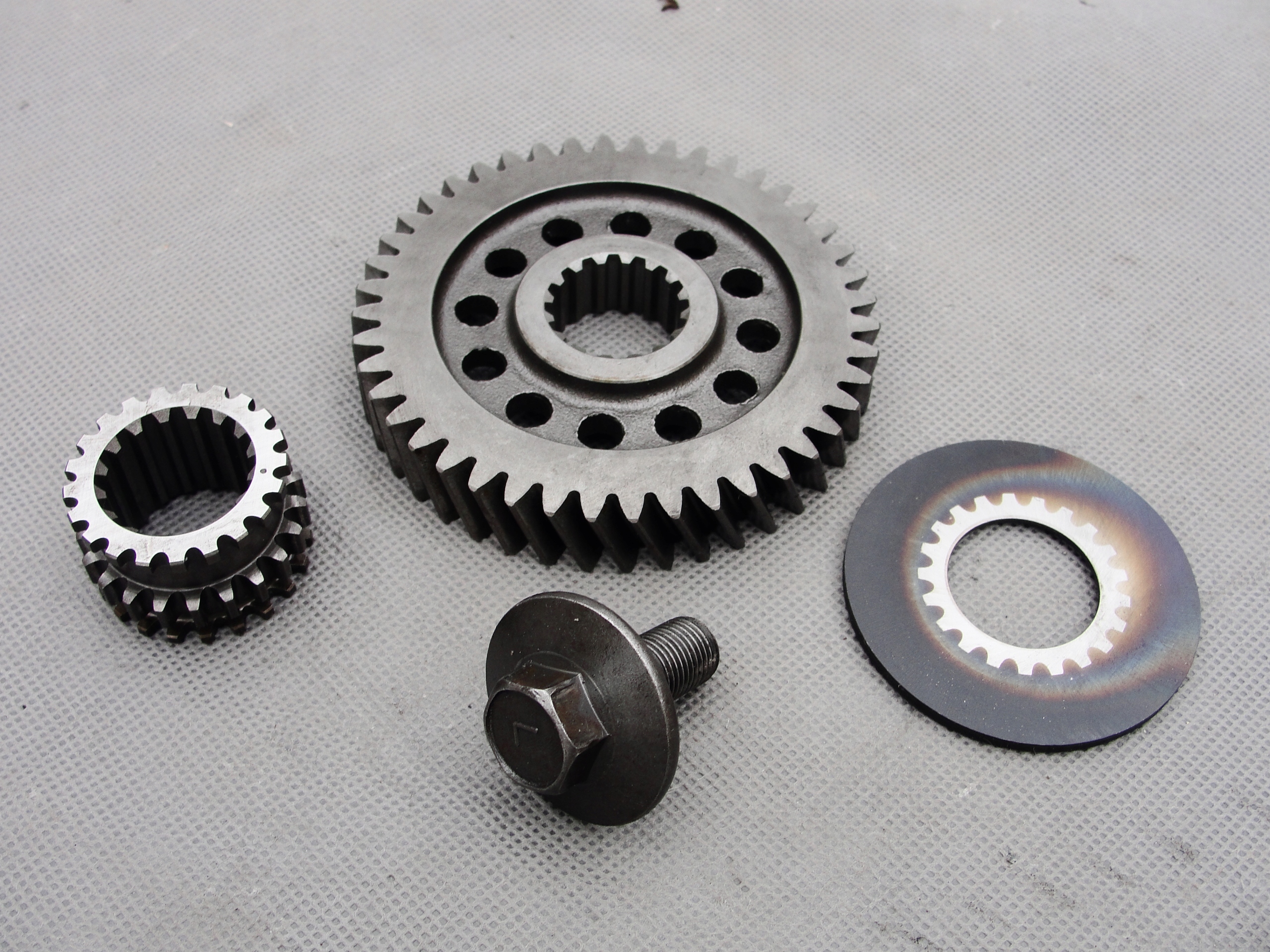 ЗВЕЗДОЧКА ЗВЕЗДОЧКА ВАЛА SUZUKI VZ 800 MARAUDER