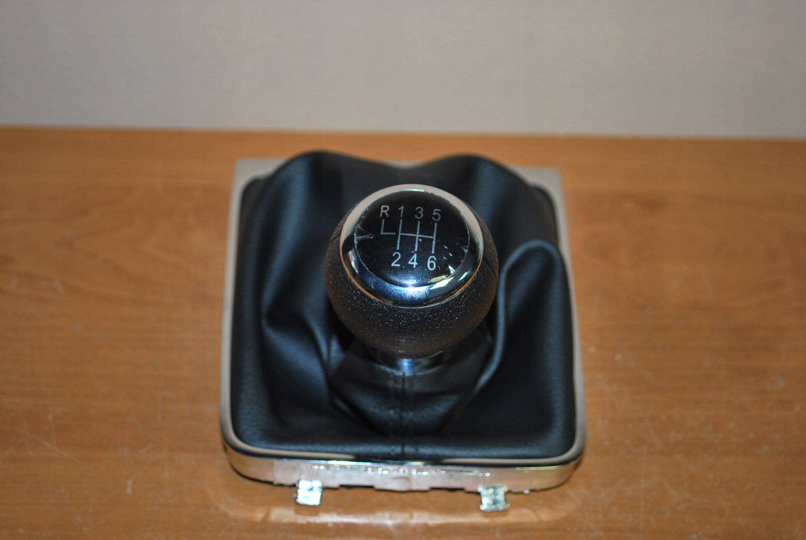 GAŁKA ZMIANY BIEGÓW+ MIESZEK PASSAT B6 B7 CC Numer katalogowy części VIKA-3C0711113A