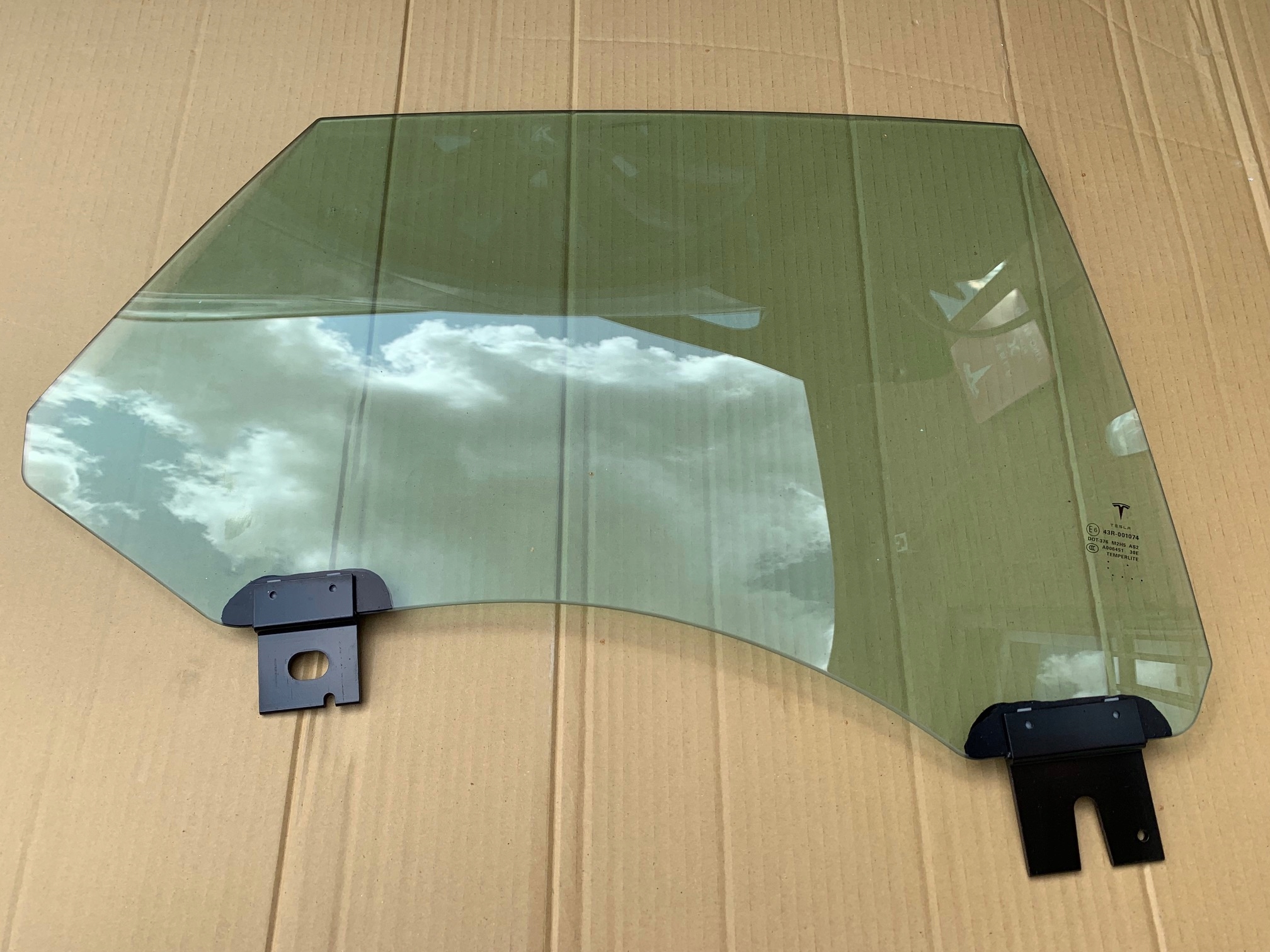 Tesla S rear right Door glass 6006571-00-B NEW