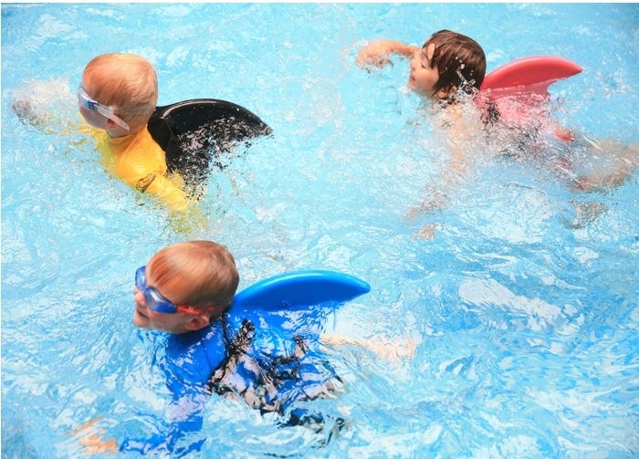 Płetwa Rekina do nauki pływania dla dzieci SwimFin Granatowa Marka SwimFin