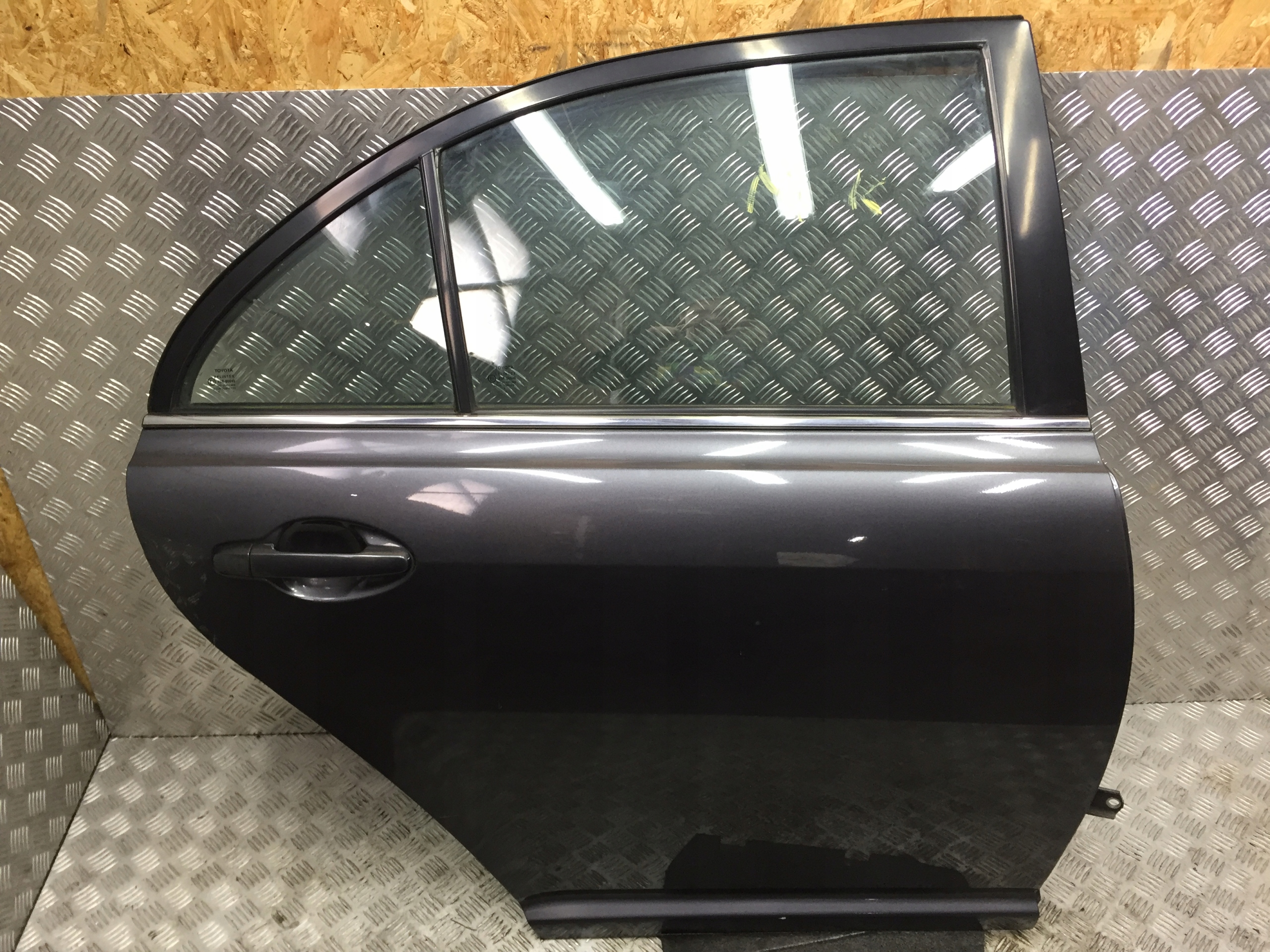 Avensis T25 II двери правый праве заднее HBg3 РЕСТАЙЛИНГ