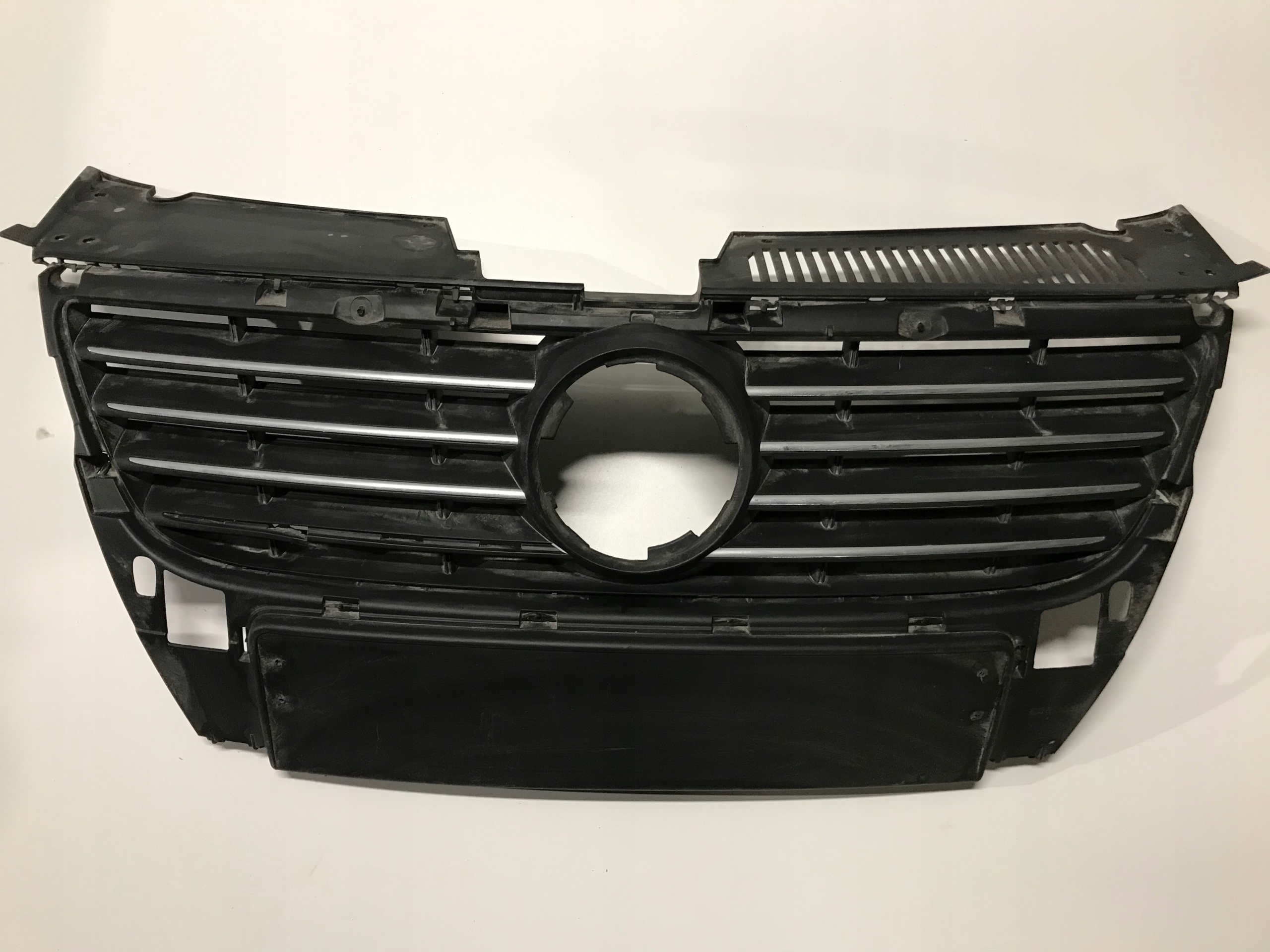 решетка радиатора vw PASSAT B6 High 3C0853651D .