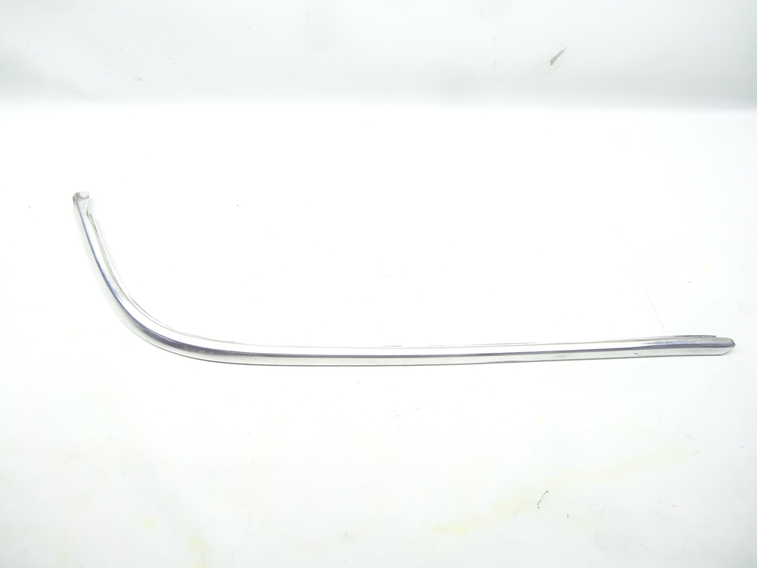 AUDI A8 D2 LISTWA ZDERZAKA PRAWY TYL CHROM