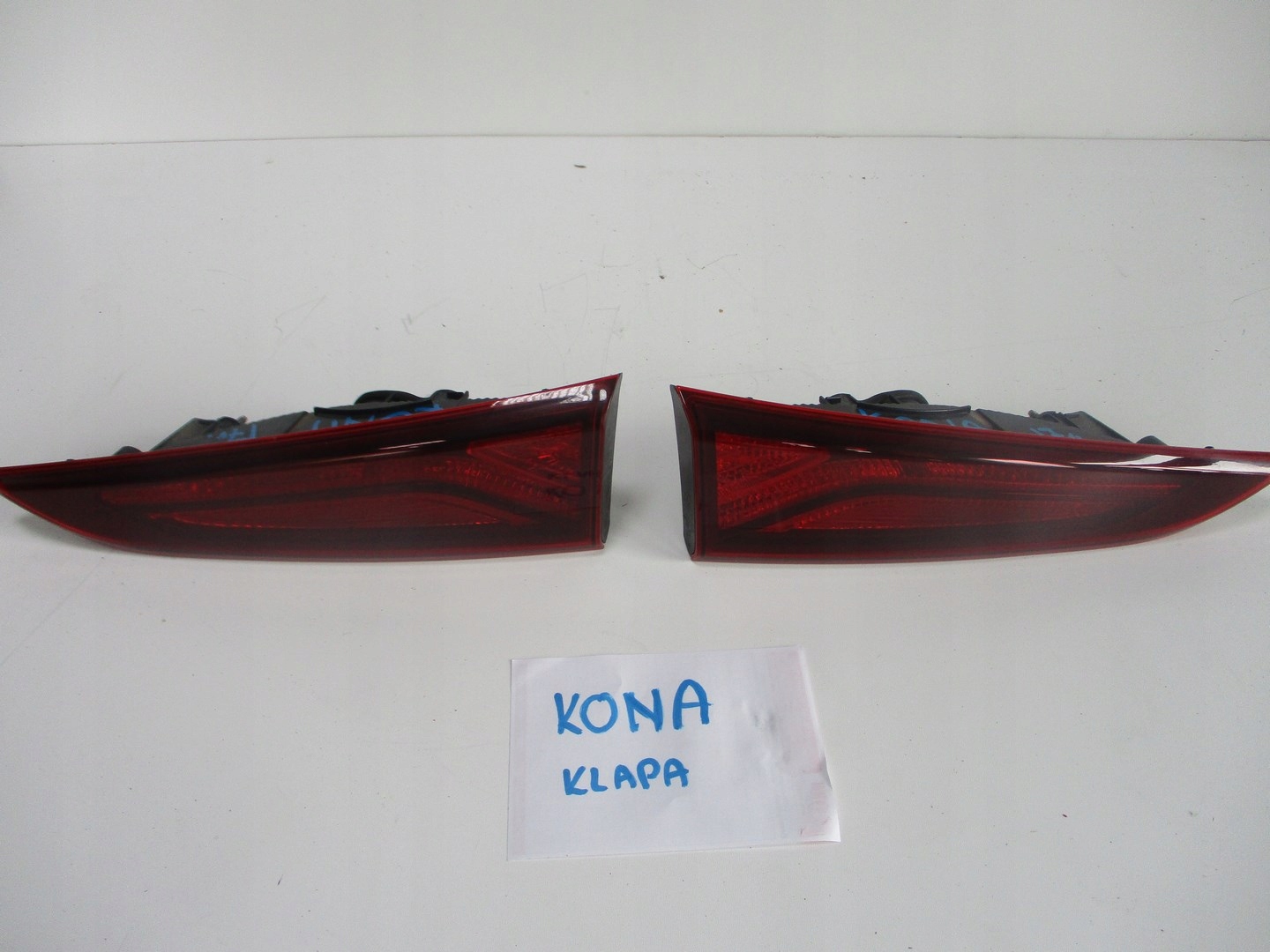 light lights right left HYUNDAI KONA to the bonnet