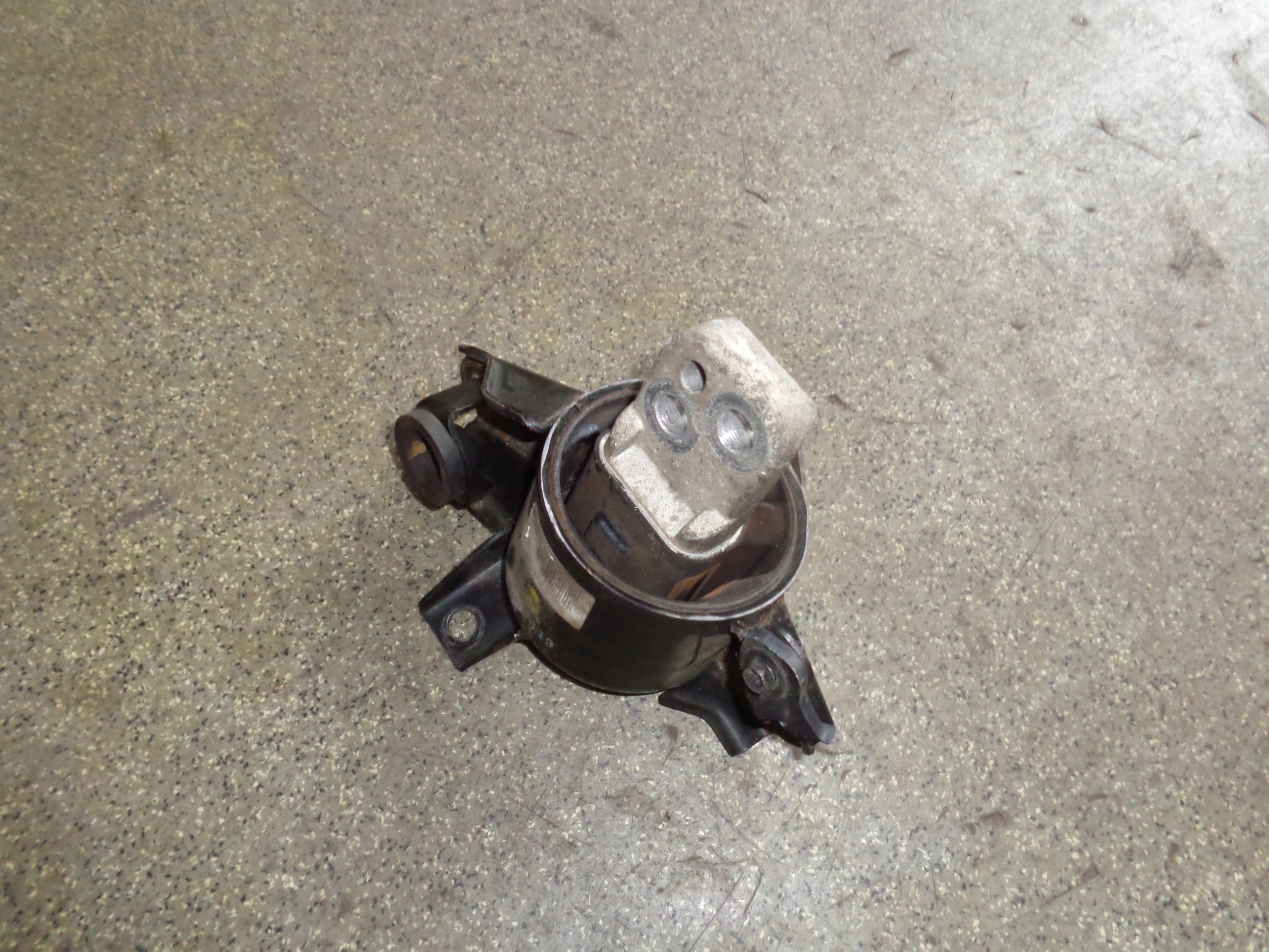 I30 1.6 лапа крепление кронштейн подушка двигателя