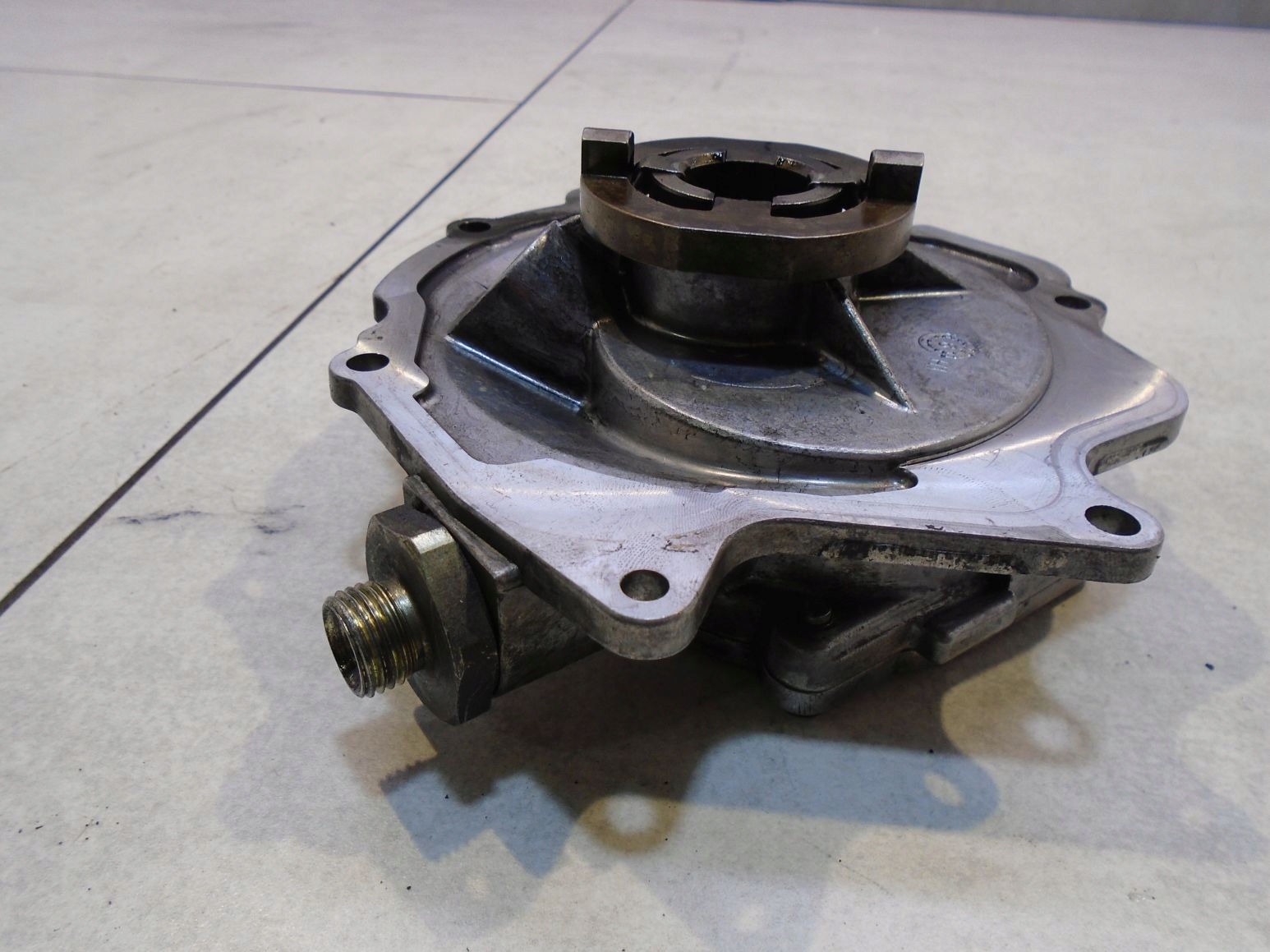 насос вакум MERCEDES W210 0002303665