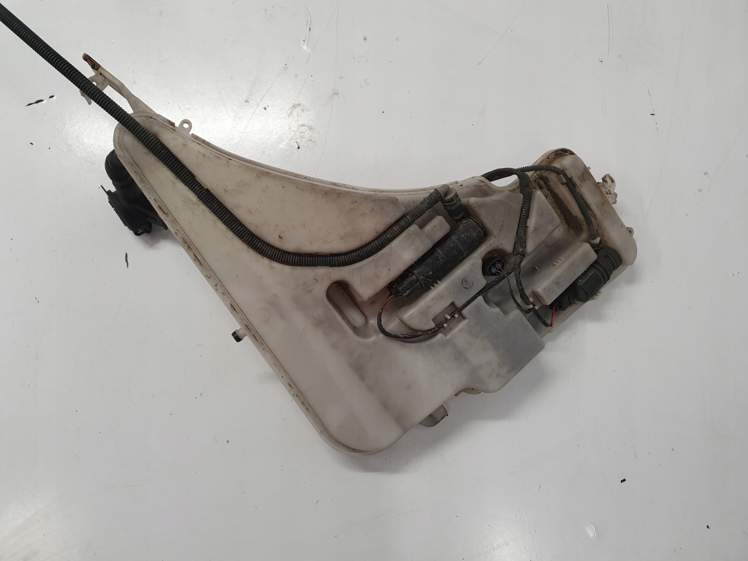 7241679 - BMW F30 бачок омывателя ксенона
