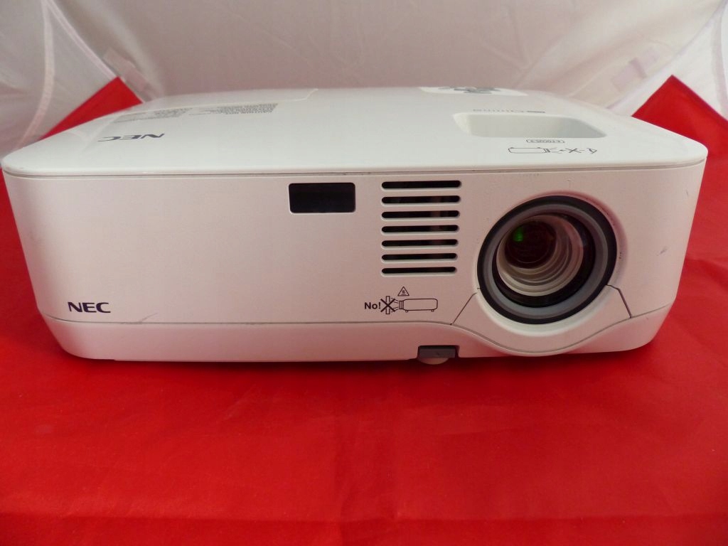 PROJEKTOR RZUTNIK NEC NP300 FULL HD 2200 ANSI Rozdzielczość podstawowa (px) 1024 x 768
