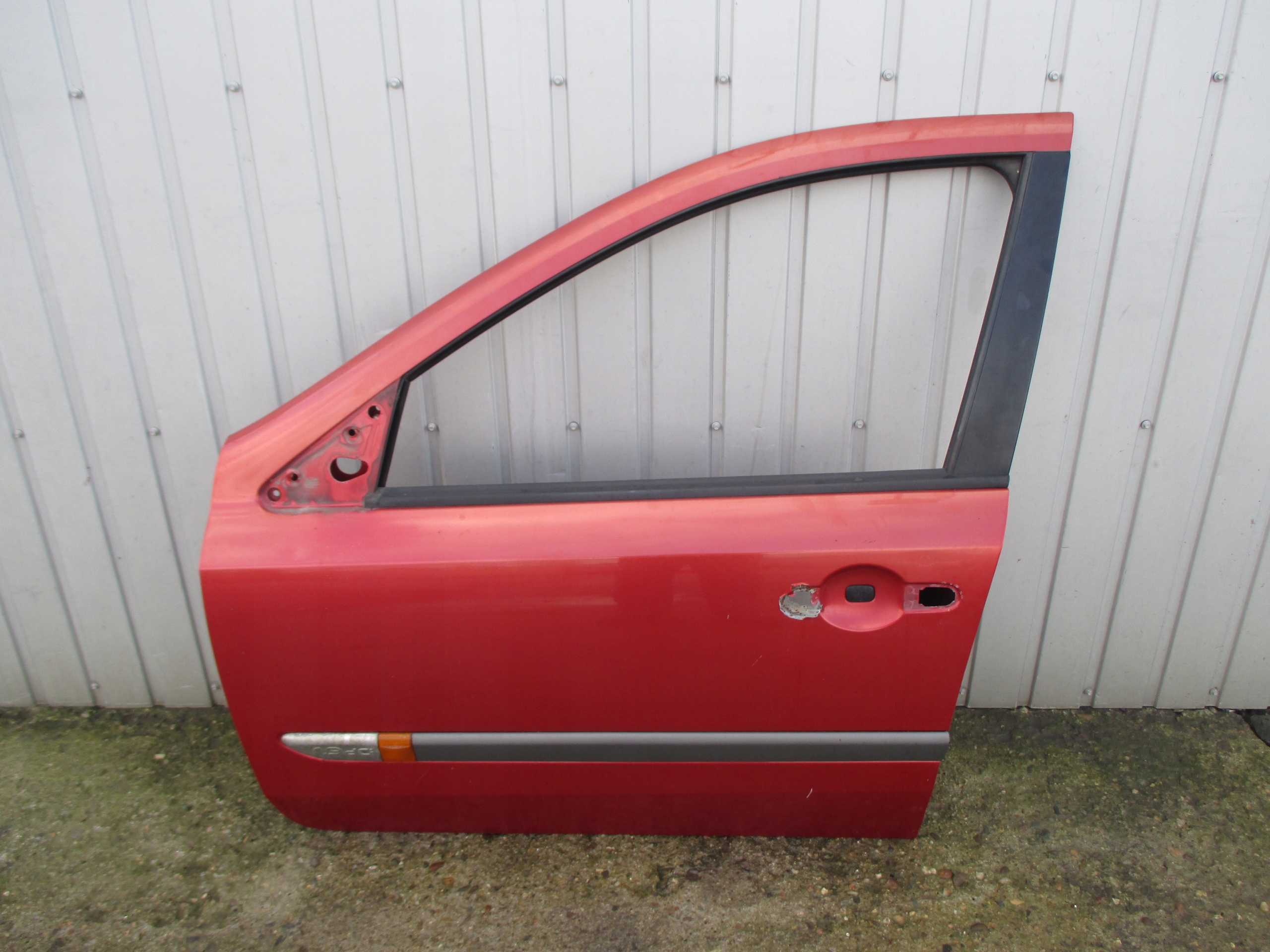 RENAULT LAGUNA II 2 DRZWI LEWE PRZEDNIE