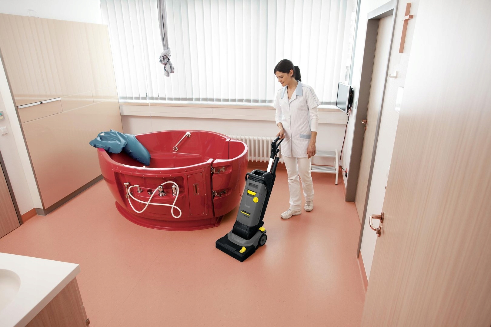 SZOROWARKA KARCHER BR 30 4 C AUTOMAT SZORUJACY SET Mark KARCHER