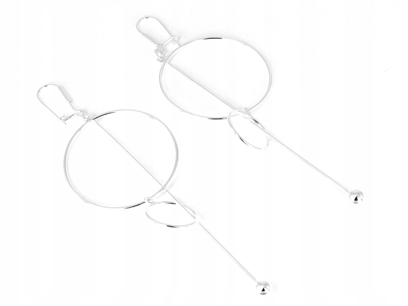 Dlouhé náušnice s geometrickými stříbrnými kruhy