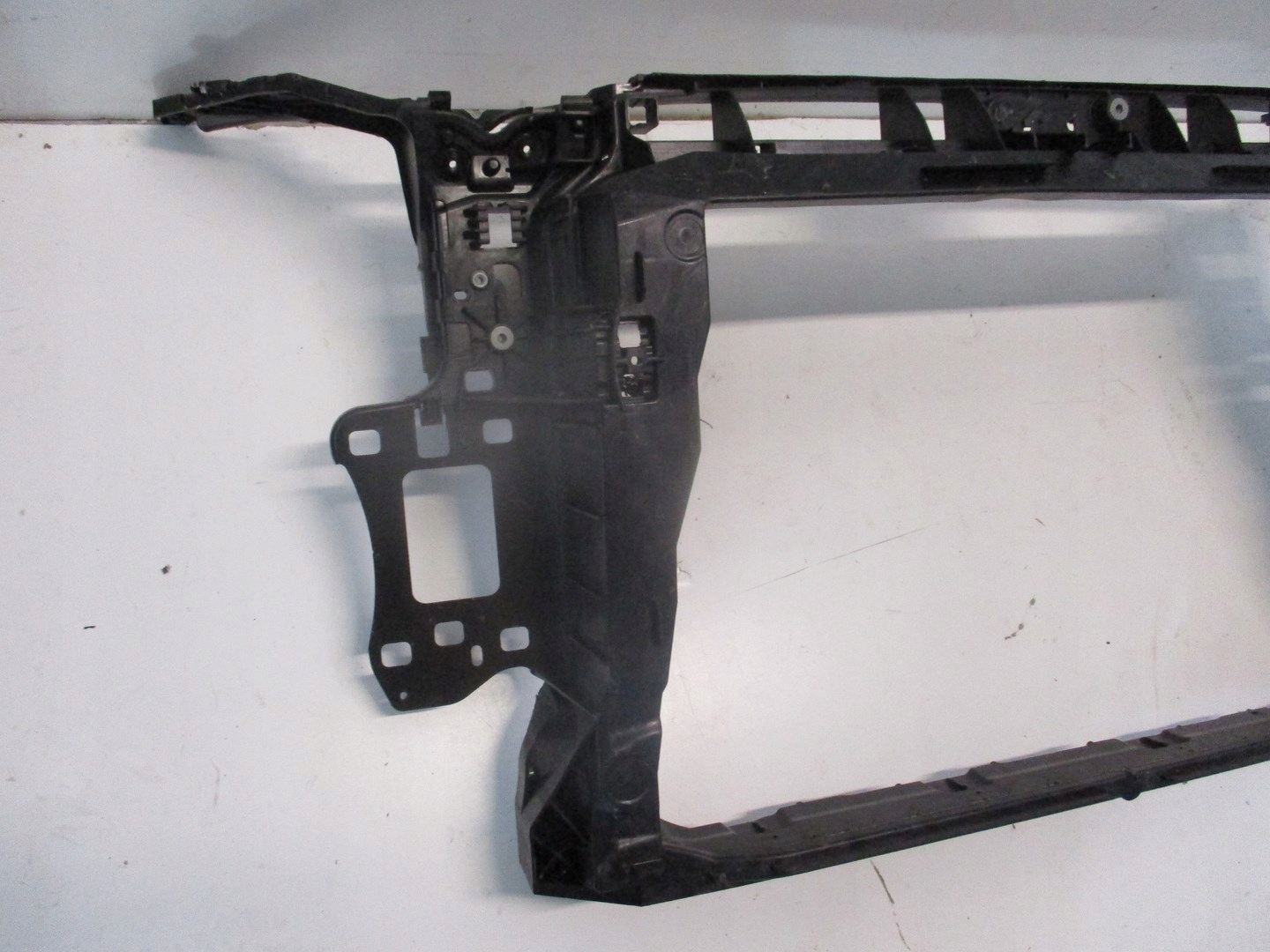 PAS PRZEDNI AUDI Q3 83A805594E NOWY Typ samochodu Samochody osobowe