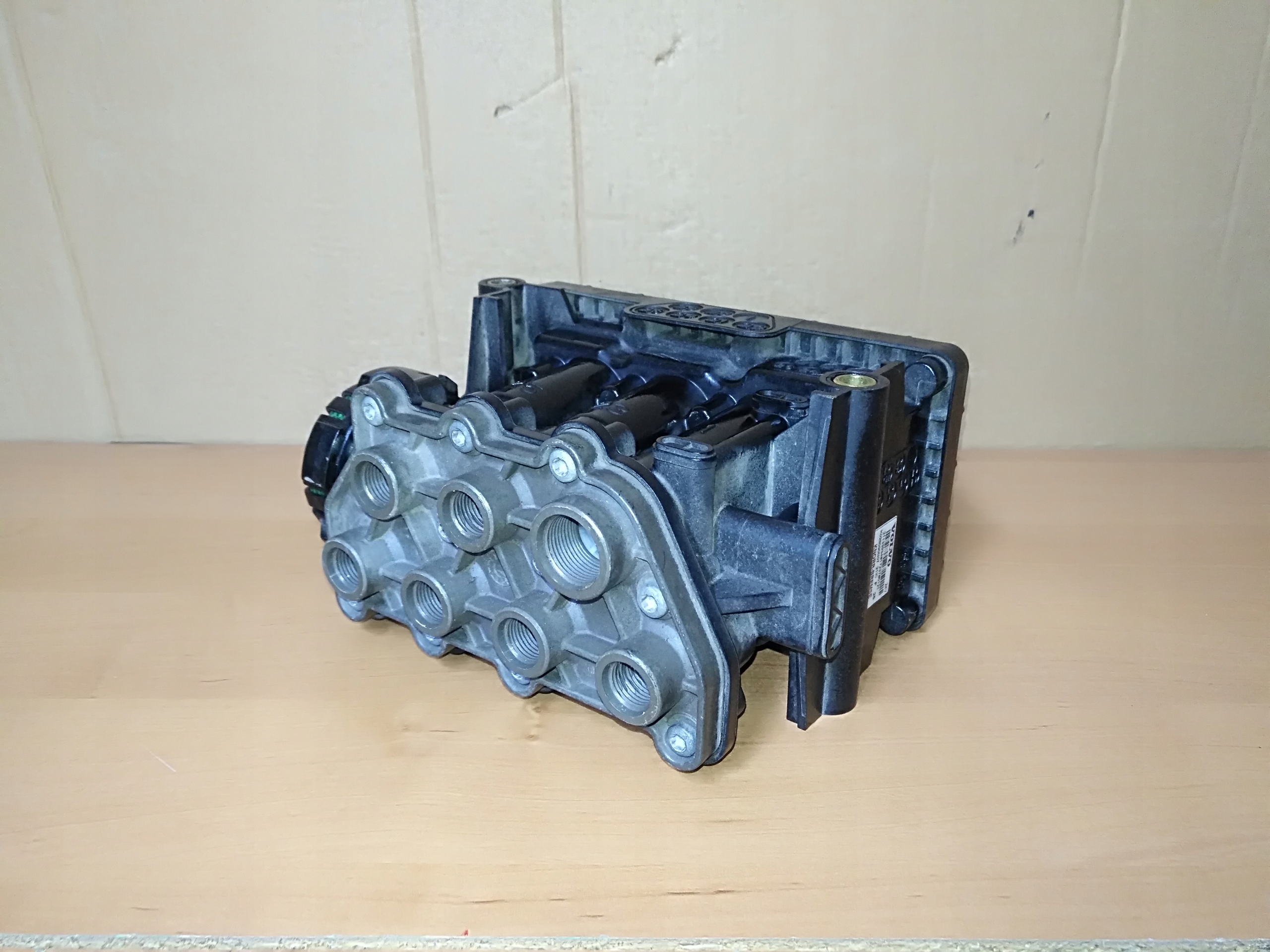 КЛАПАН ПОДУШКИ VOLVO FH4 ECAS 21133934 K028090N07