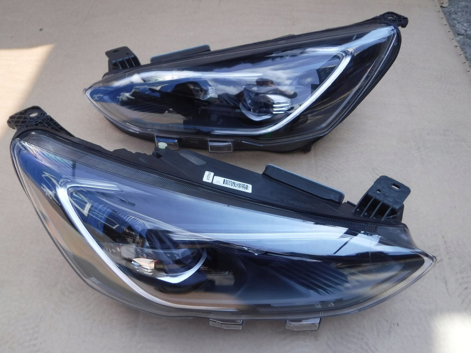 LAMPY REFLEKTORY FULL LED FORD FOCUS MK4 2018- Producent części Ford OE