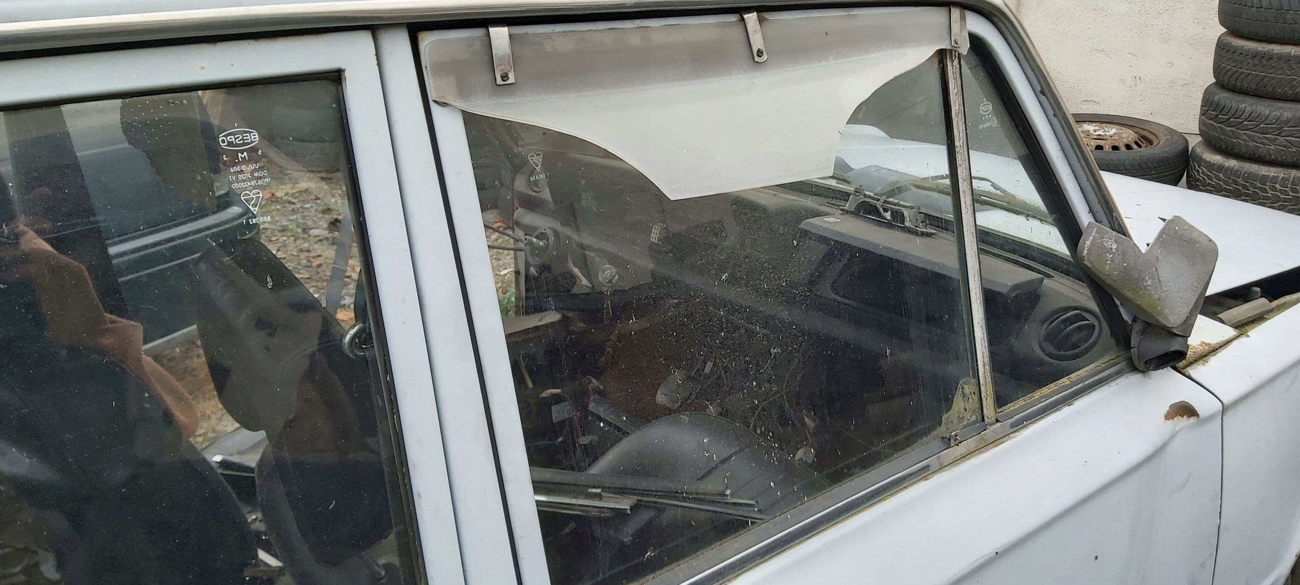 СТЕКЛО ПЕРЕДНЕЙ ПРАВОЙ ДВЕРИ FIAT 125P