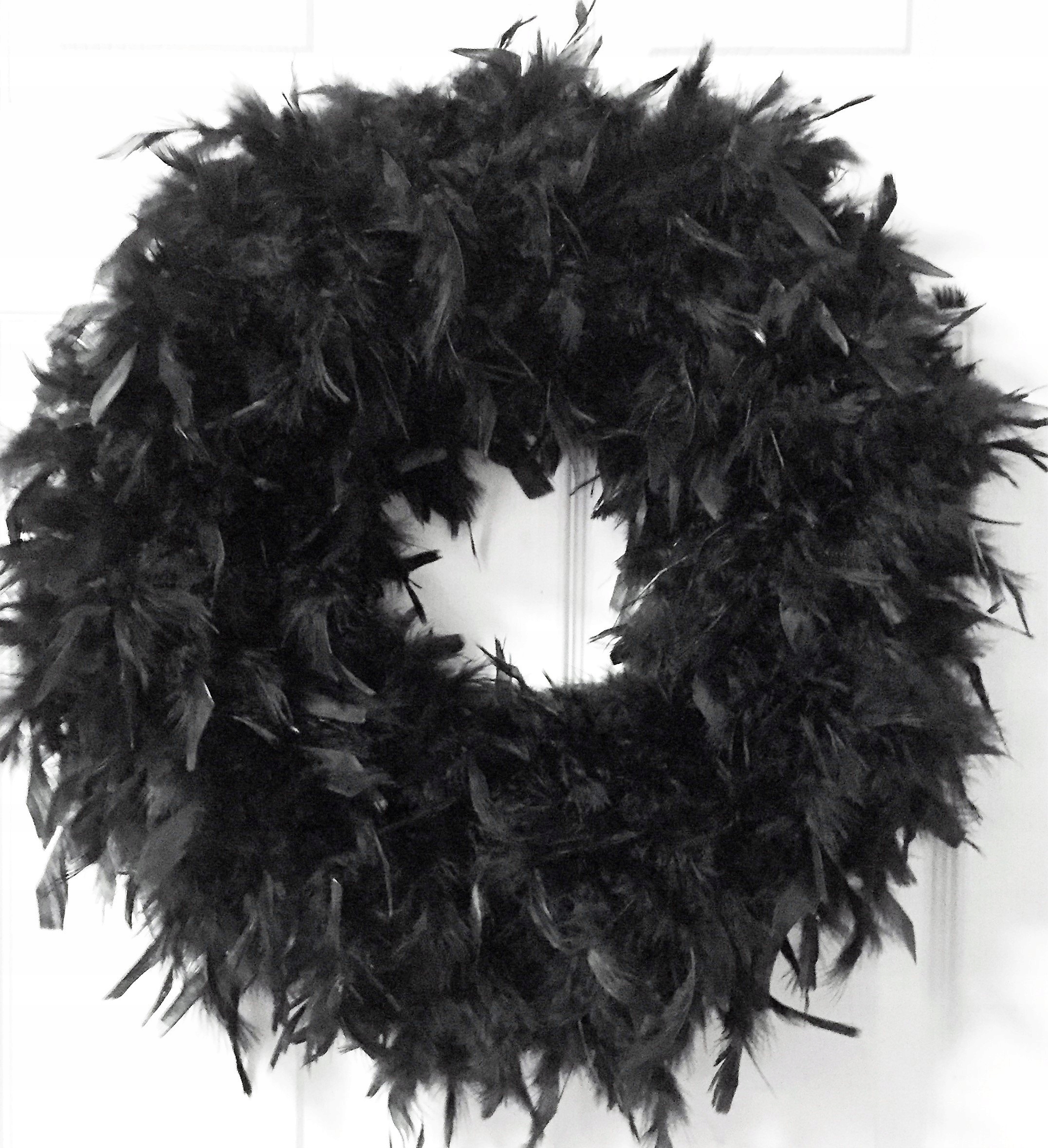 

Duzy Wianek na drzwi Halloween czarny z piór 45cm