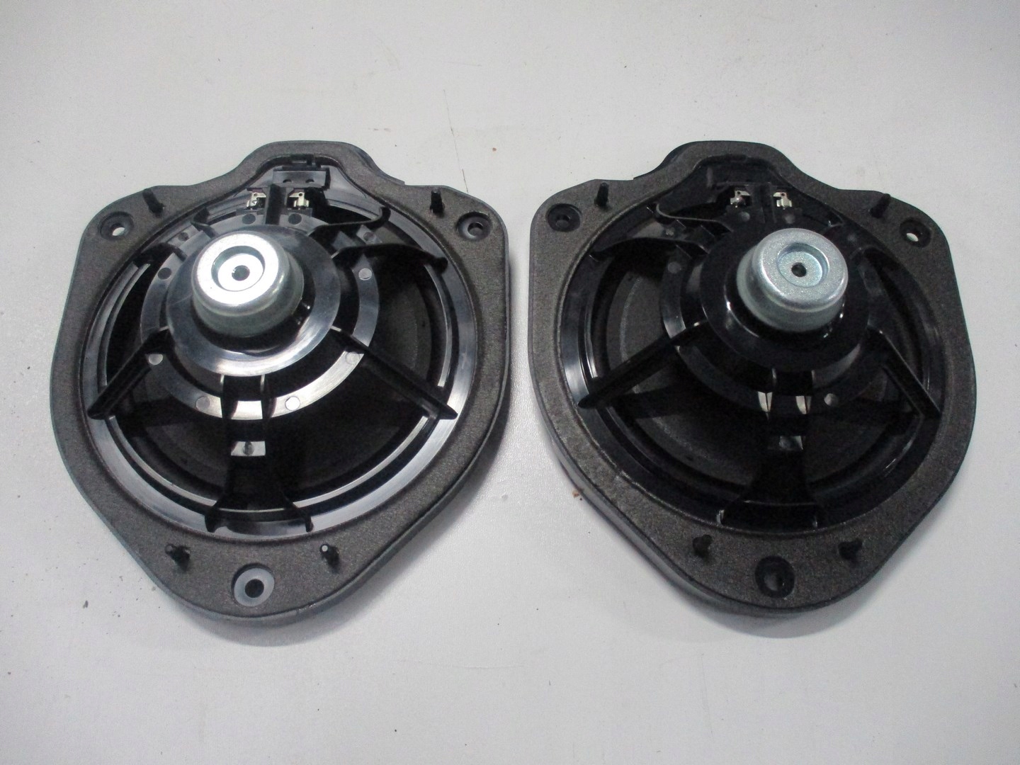 GŁOŚNIK AUDI A3 8V0 8V0035411 Producent części Inny