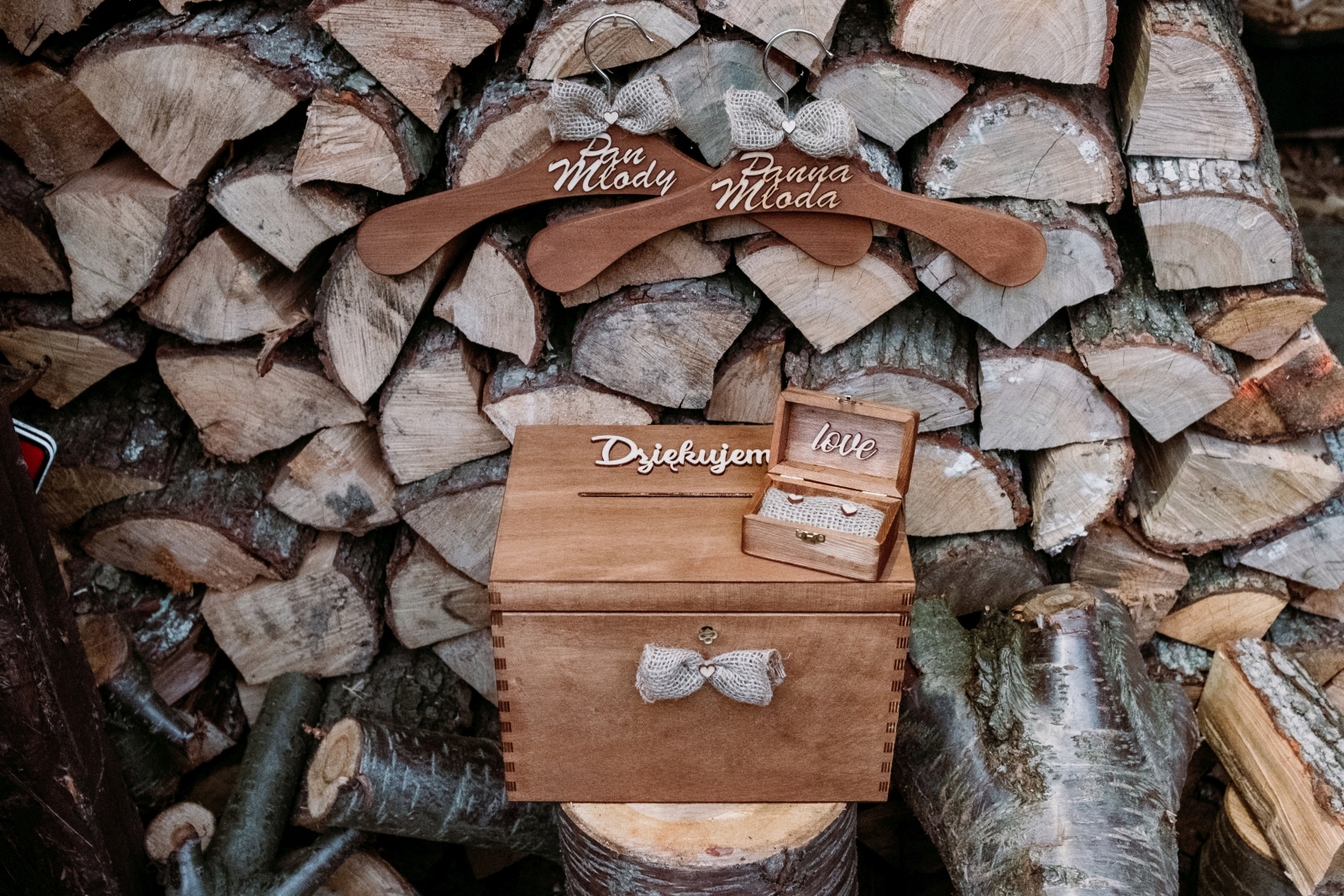 ZESTAW PUDEŁKO NA KOPERTY, SZKATUŁKA NA OBRĄCZKI, WIESZAKI RUSTYKALNY BOHO