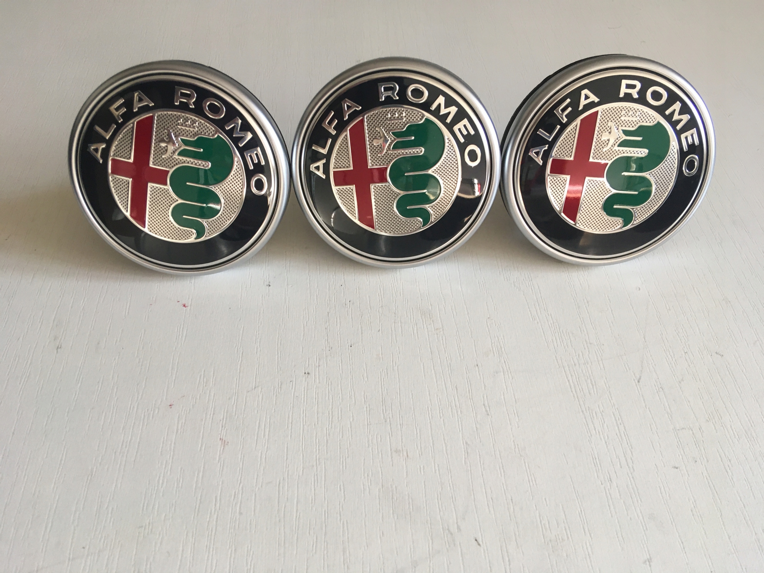 

Alfa Romeo Giulietta znaczek logo przycisk nowy