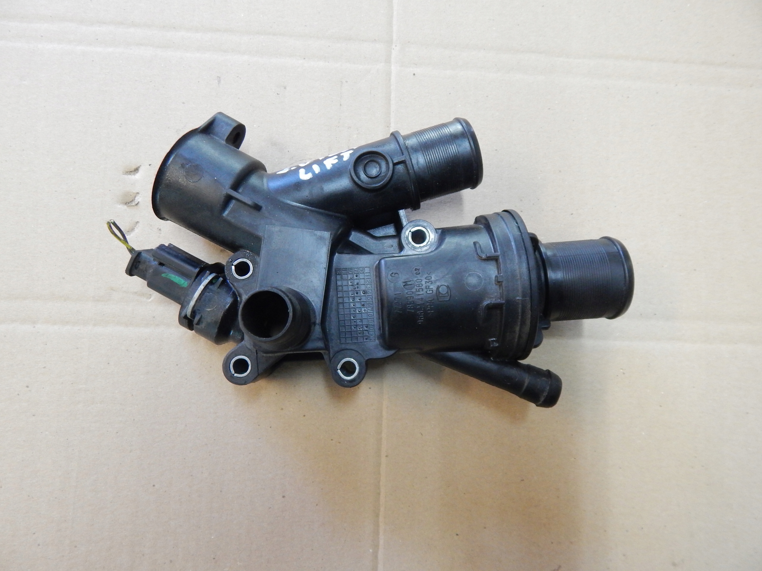 OBUDOWA TERMOSTATU FORD MONDEO MK4 LIFT 2.0 TDCI
