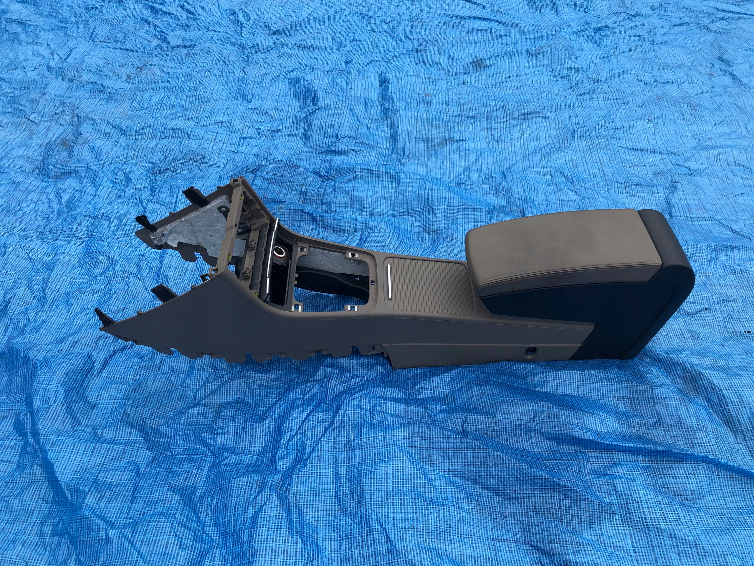 PASSAT B6 корпус центрального тунелю Колір Мокка