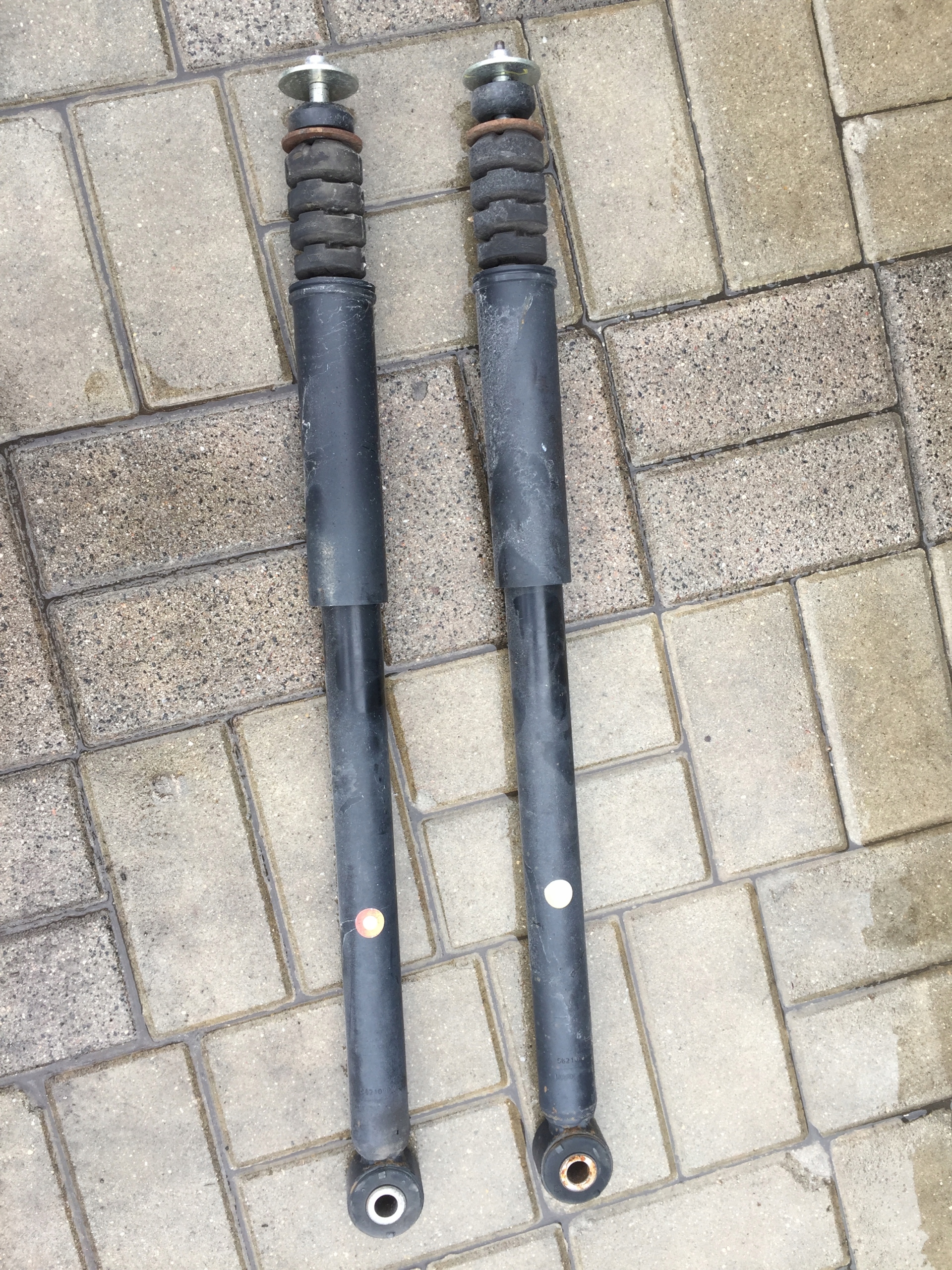 DACIA DUSTER AMORTYZATORY AMORTYZATOR TYŁ KPL