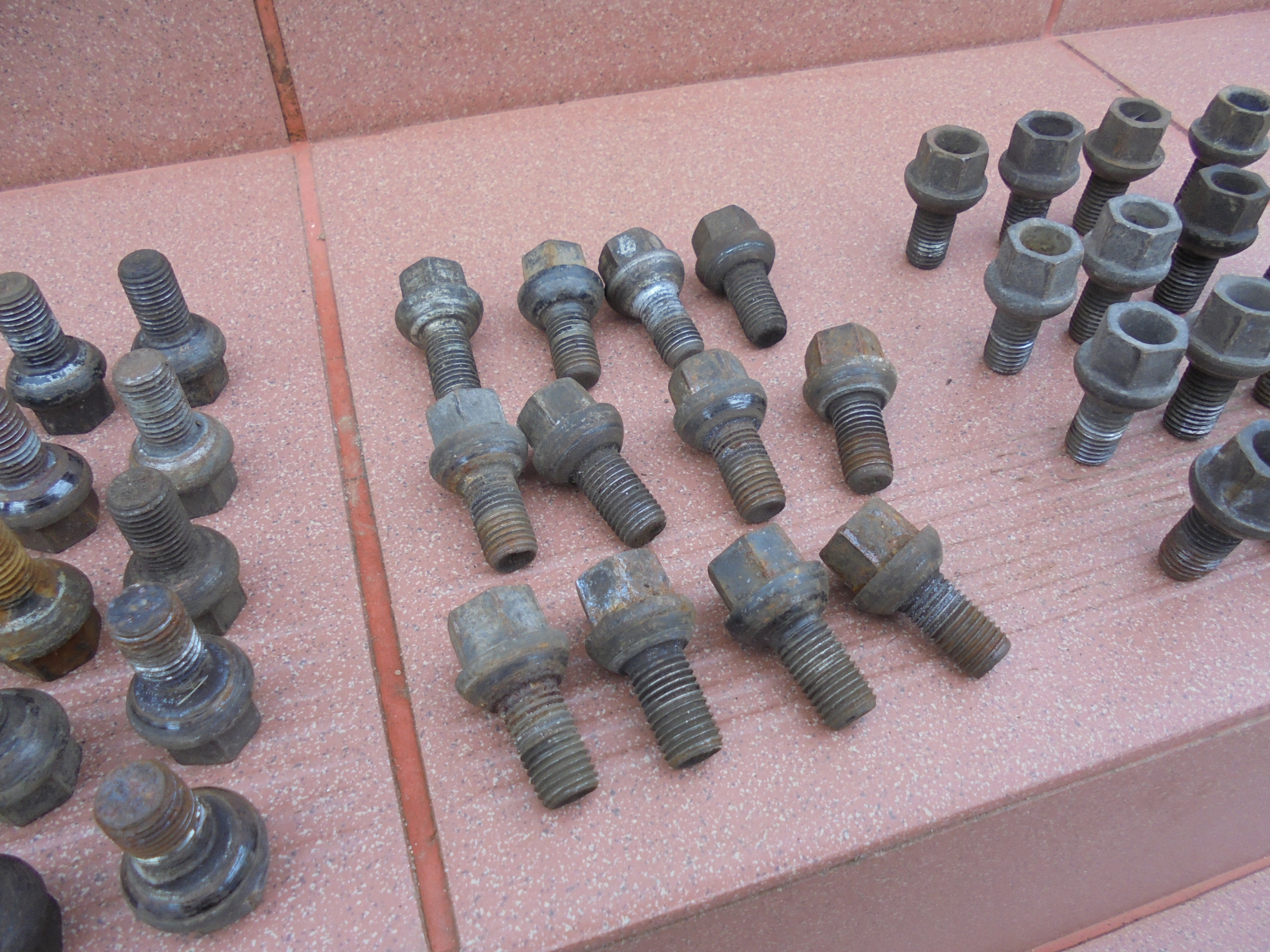 Szpilki śruby do felg stalowych Mercedes 124 W124 Liczba sztuk 1 szt.