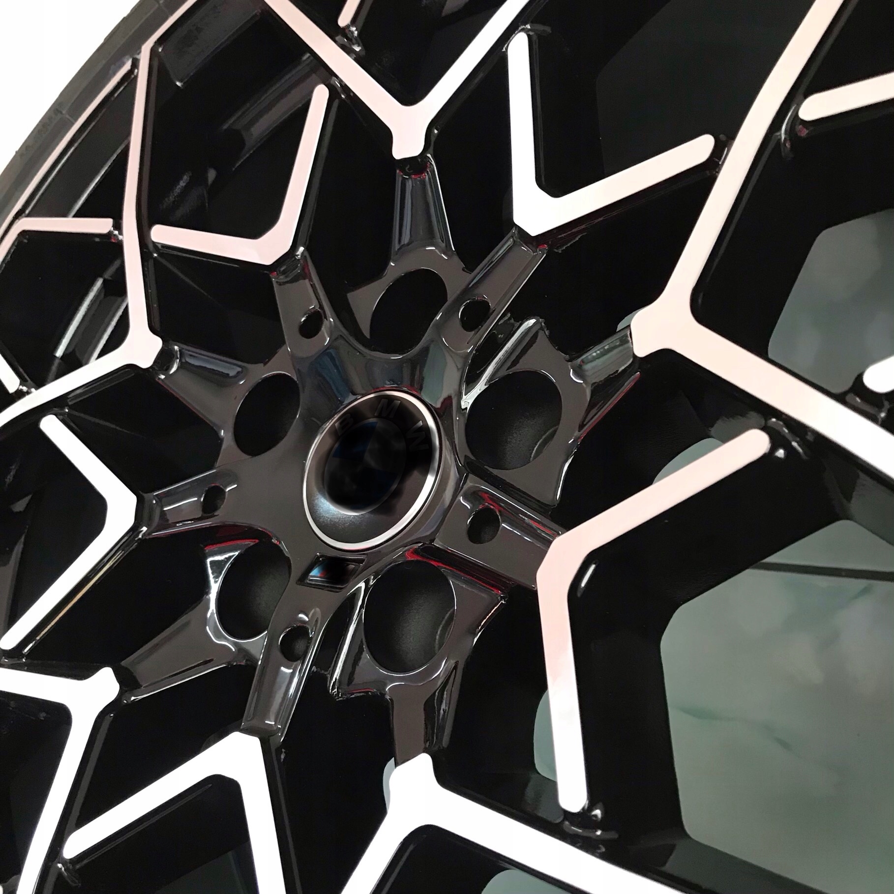 KOŁA Lato BMW 3 G20 225/45R18 PIRELLI RunFlat TPMS Wykończenie MB - polerowane + czarny