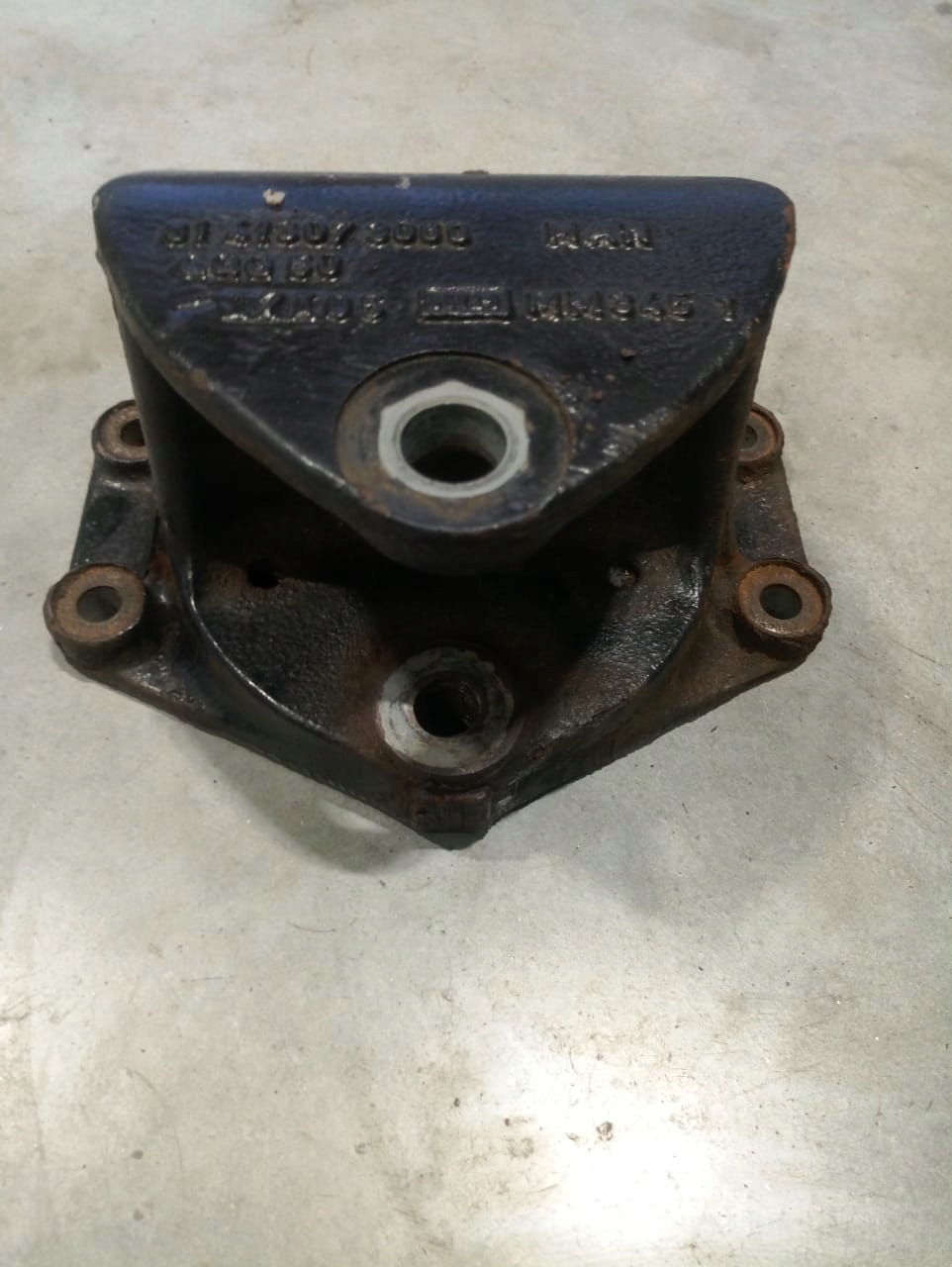 WIESZAK UCHWYT RESORA MAN TGL NR. 81413073060