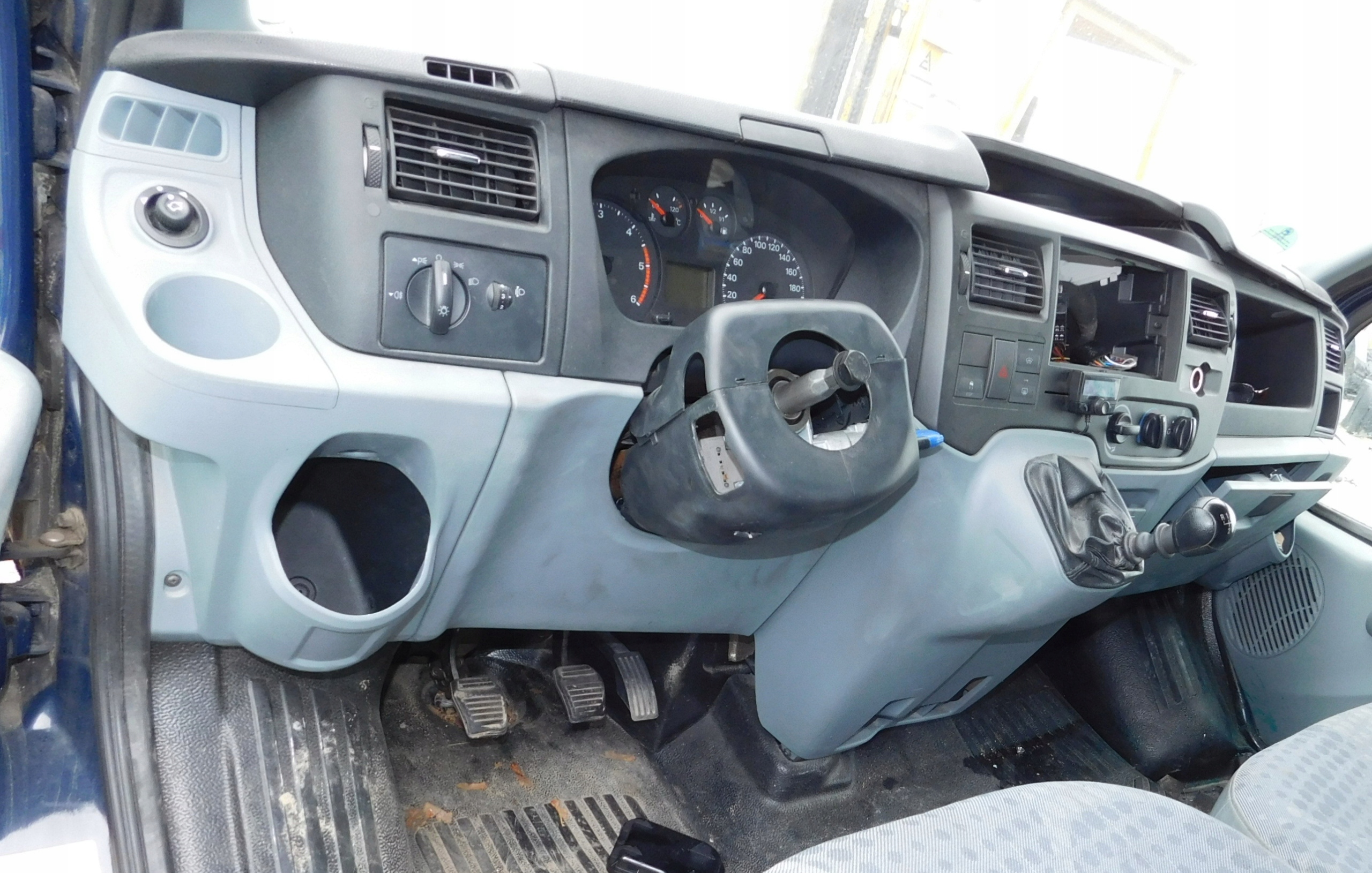 FORD TRANSIT 2010R 2.2 TDCI проставка англичанина