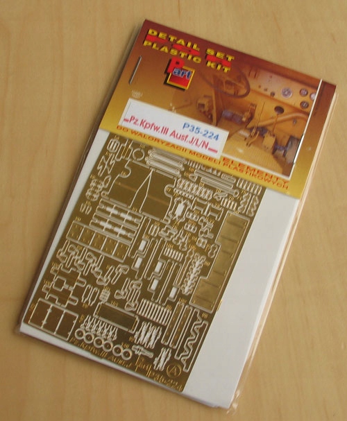 Part P35-224 1/35 Pz.Kpfw.III Ausf.J/L/N (Dragon)