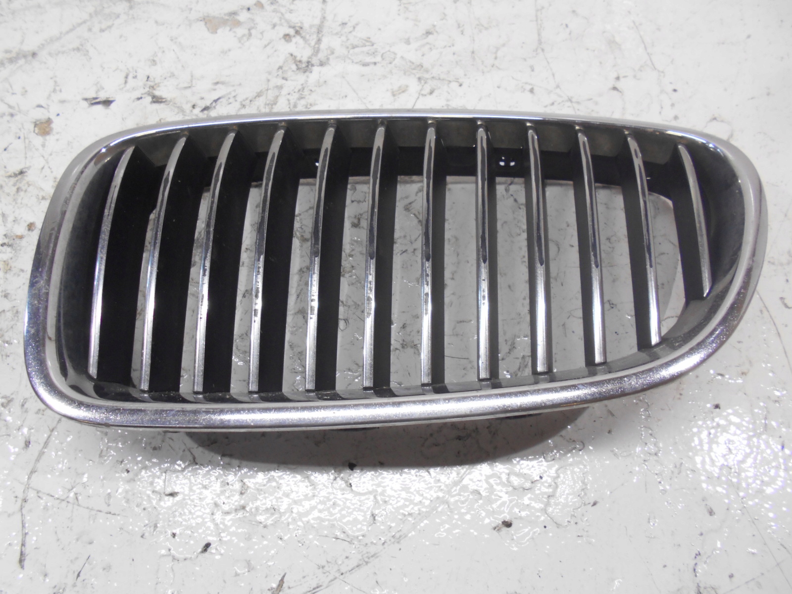 BMW OE 51137200727 решетка радиатора левая
