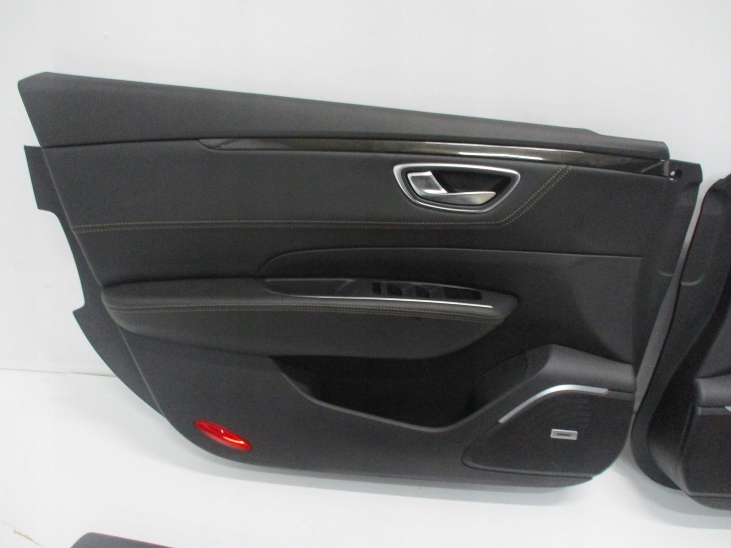 Обшивка двери RENAULT TALISMAN передняя задняя